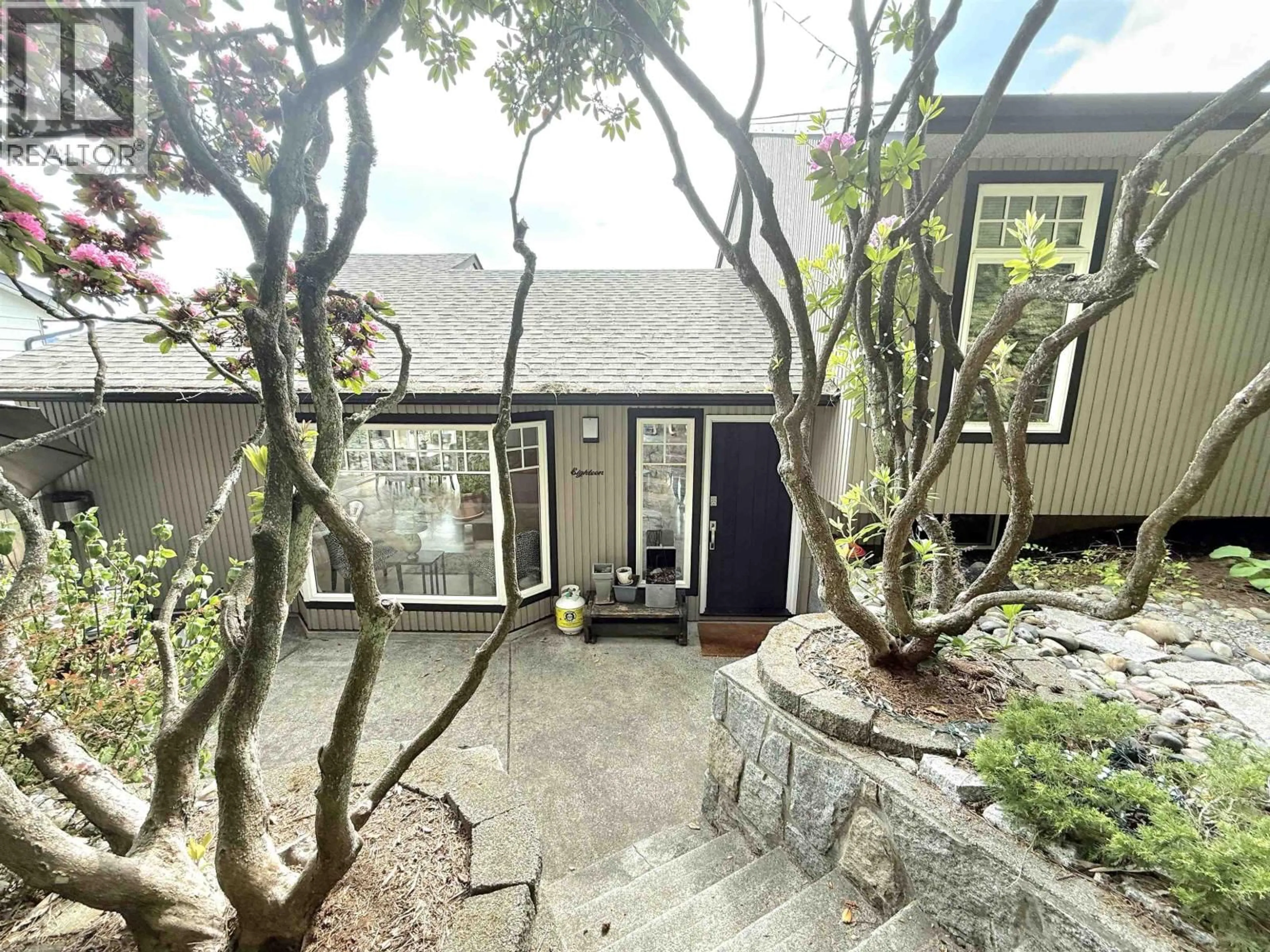 A pic from outside/outdoor area/front of a property/back of a property/a pic from drone, street for 18 AXFORD BAY, Port Moody British Columbia V3H3R2