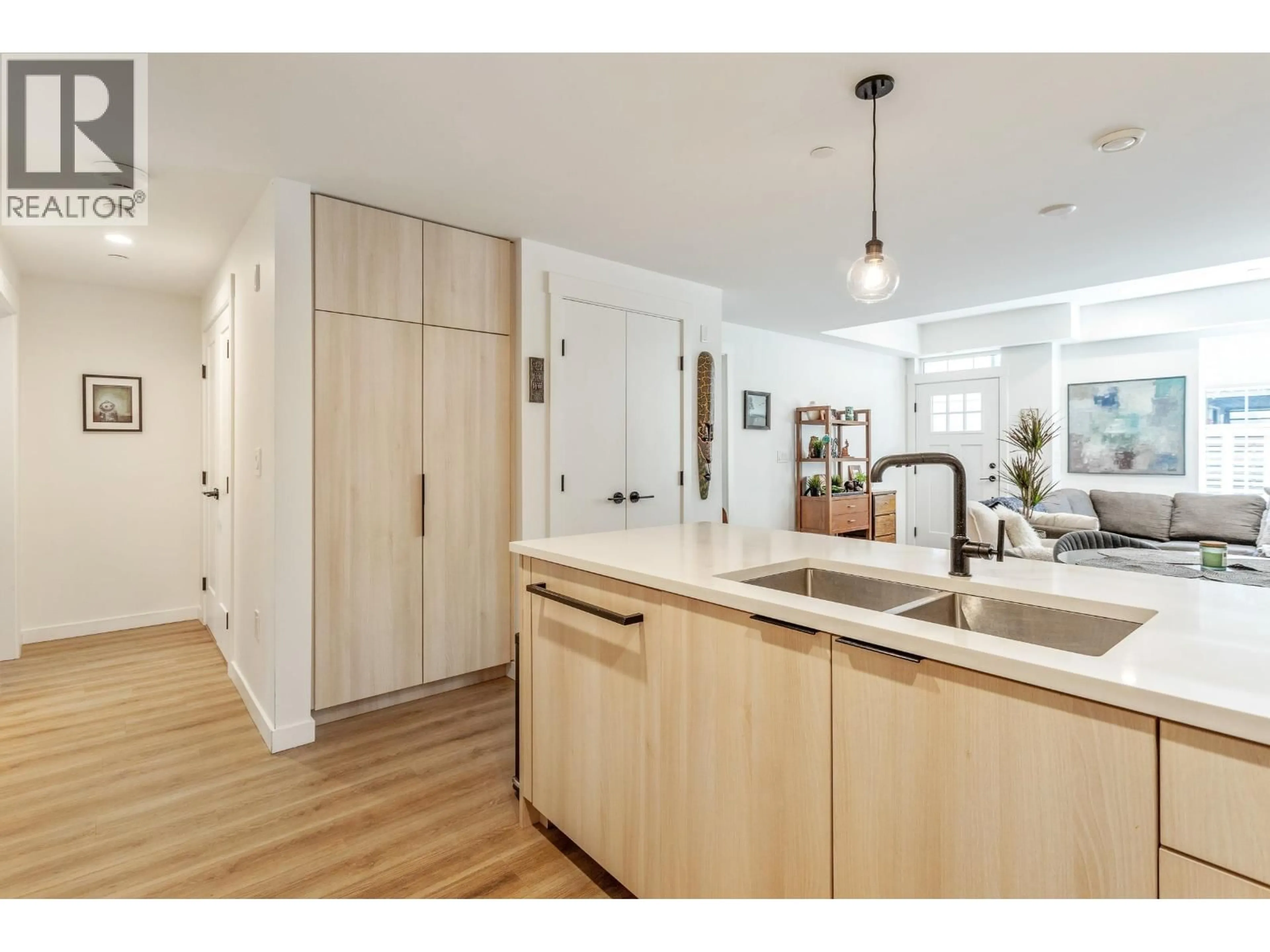 Open concept kitchen, unknown for 6 - 237 RIDGEWAY AVENUE, North Vancouver British Columbia V7L0H6
