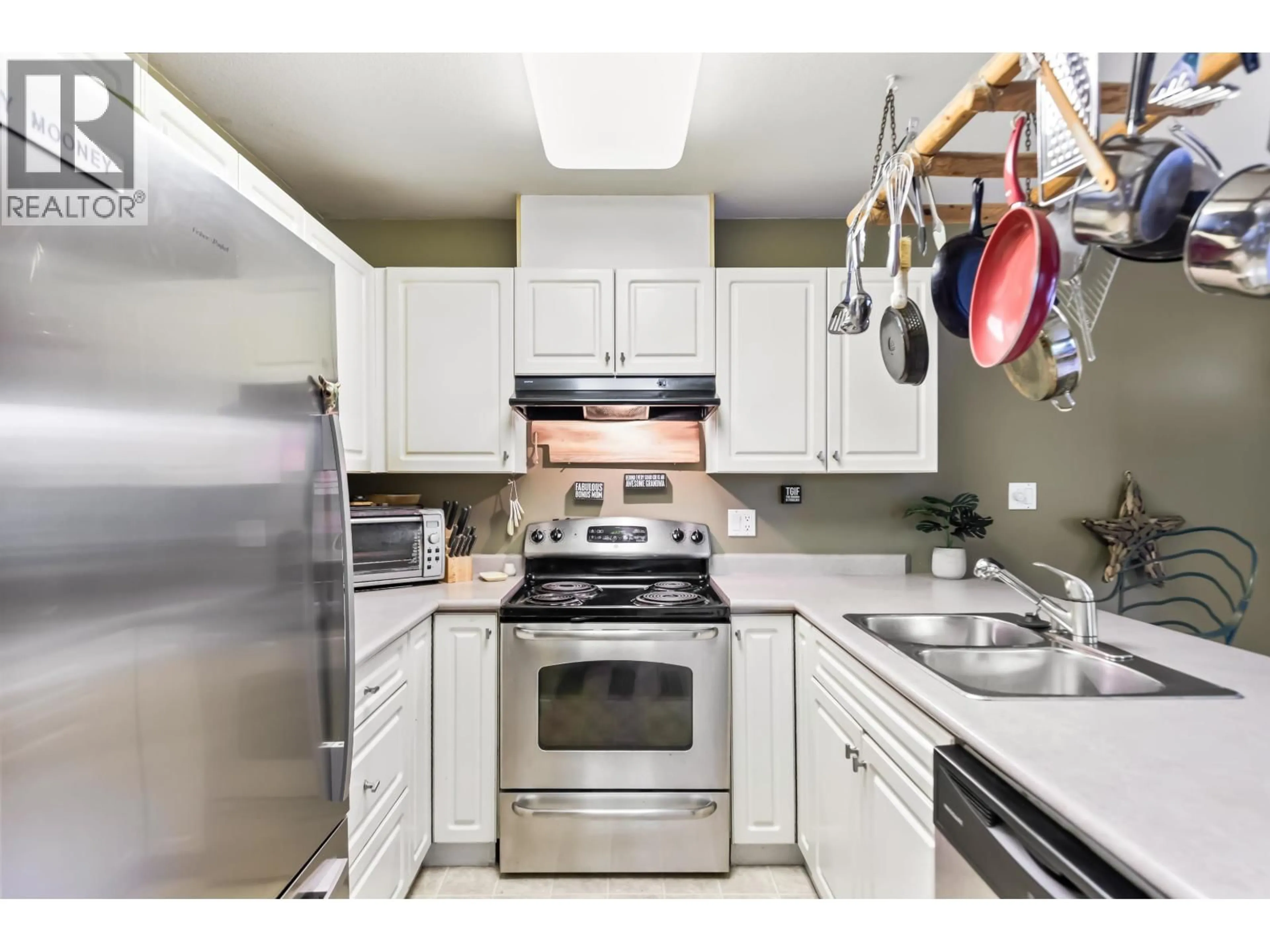 Standard kitchen, unknown for 7 - 21015 118 AVENUE, Maple Ridge British Columbia V2X8B7