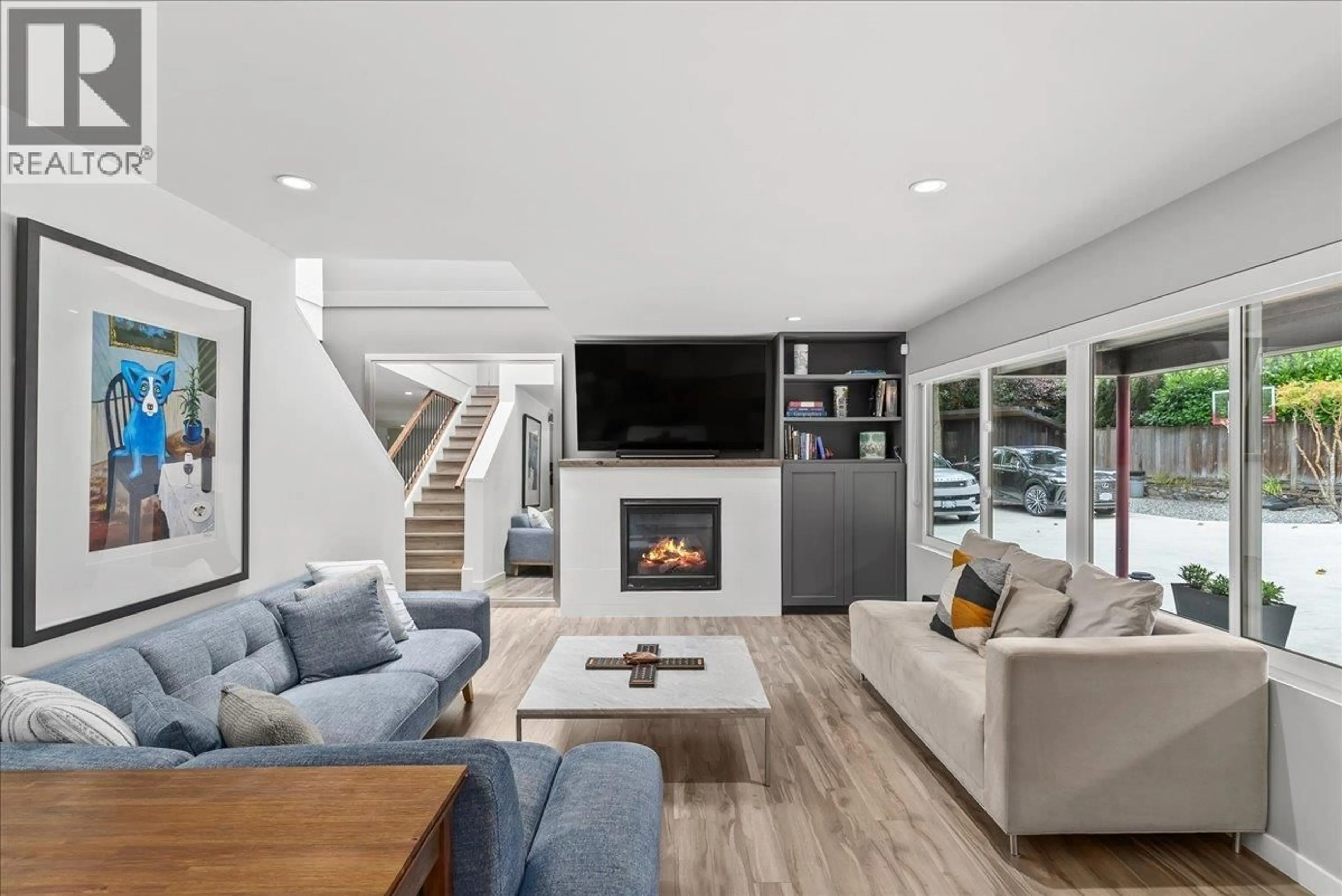 Living room with furniture, unknown for 5664 MARINE DRIVE, West Vancouver British Columbia V7W2R6