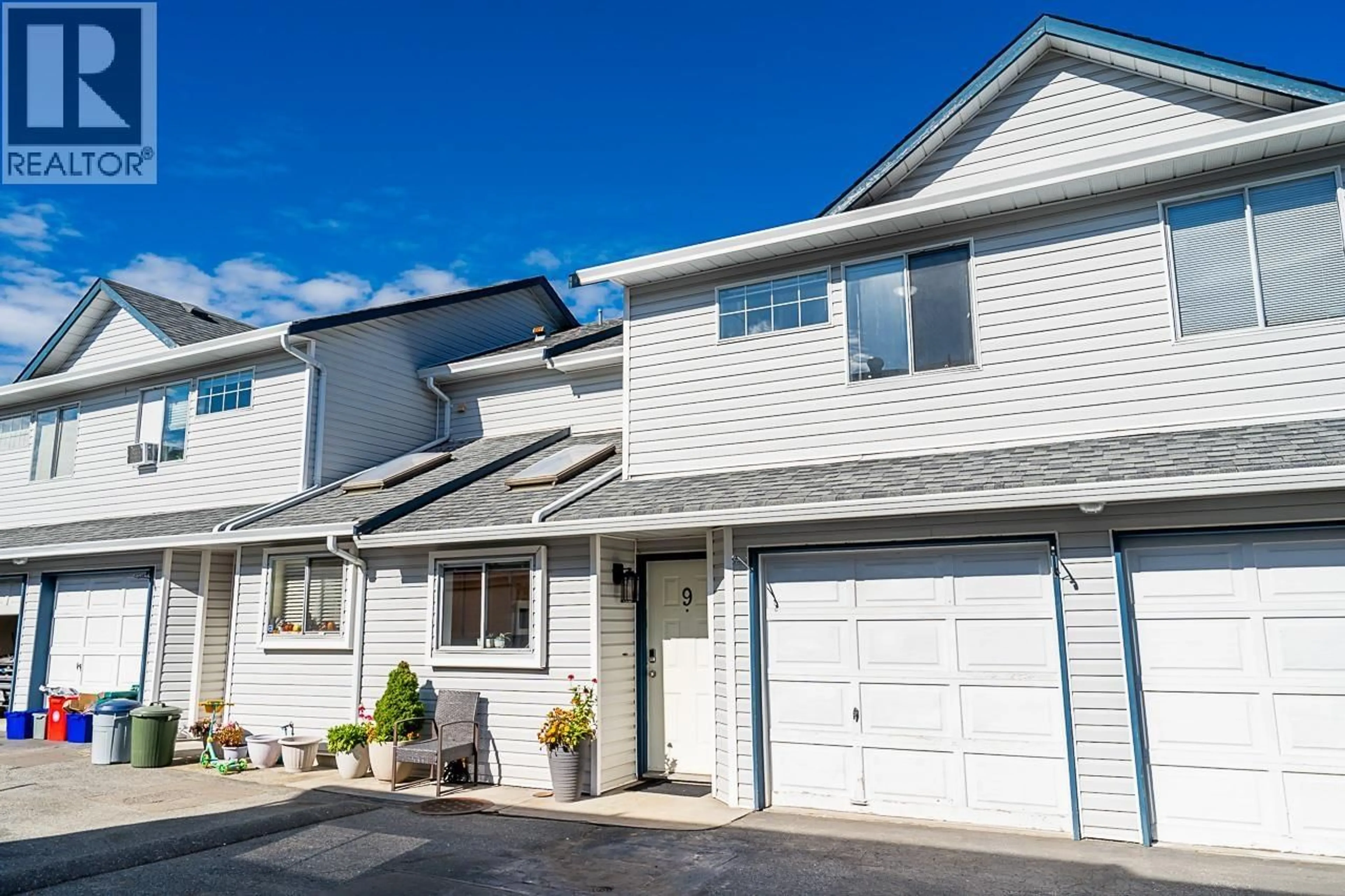 Home with vinyl exterior material, street for 9 - 20625 118 AVENUE, Maple Ridge British Columbia V2X0R1