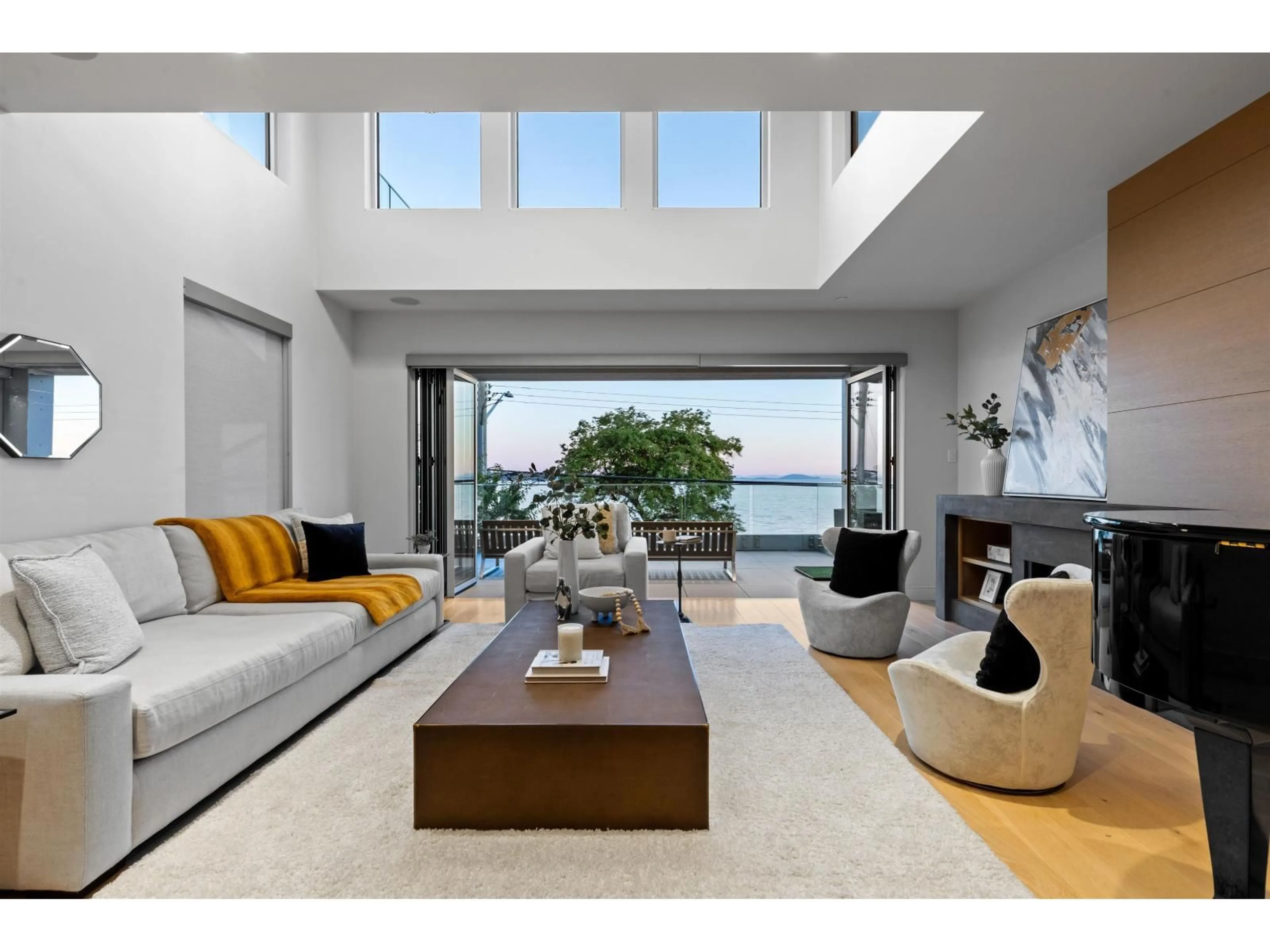 Living room with furniture, unknown for 14559 MARINE, White Rock British Columbia V4A0A9