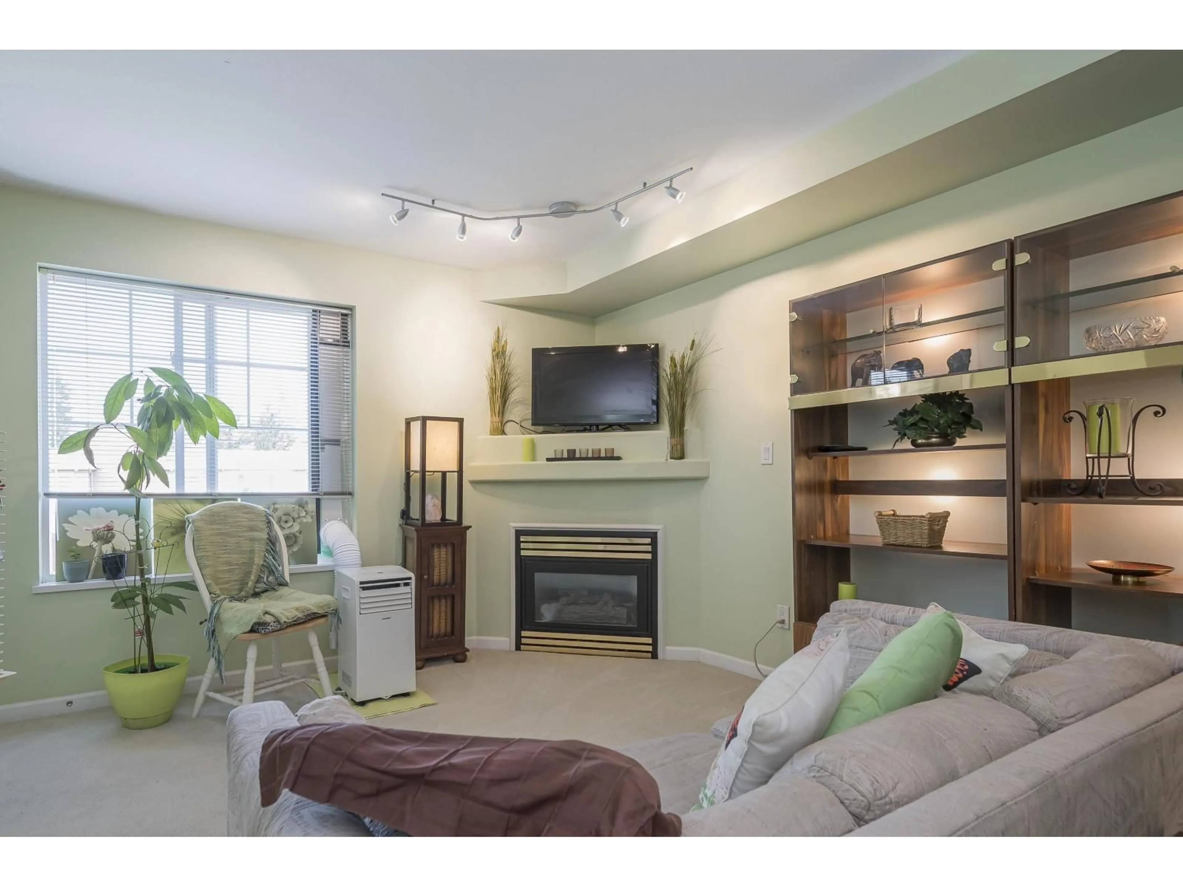 Living room with furniture, wood/laminate floor for 303 - 20200 56, Langley British Columbia V3A8S1