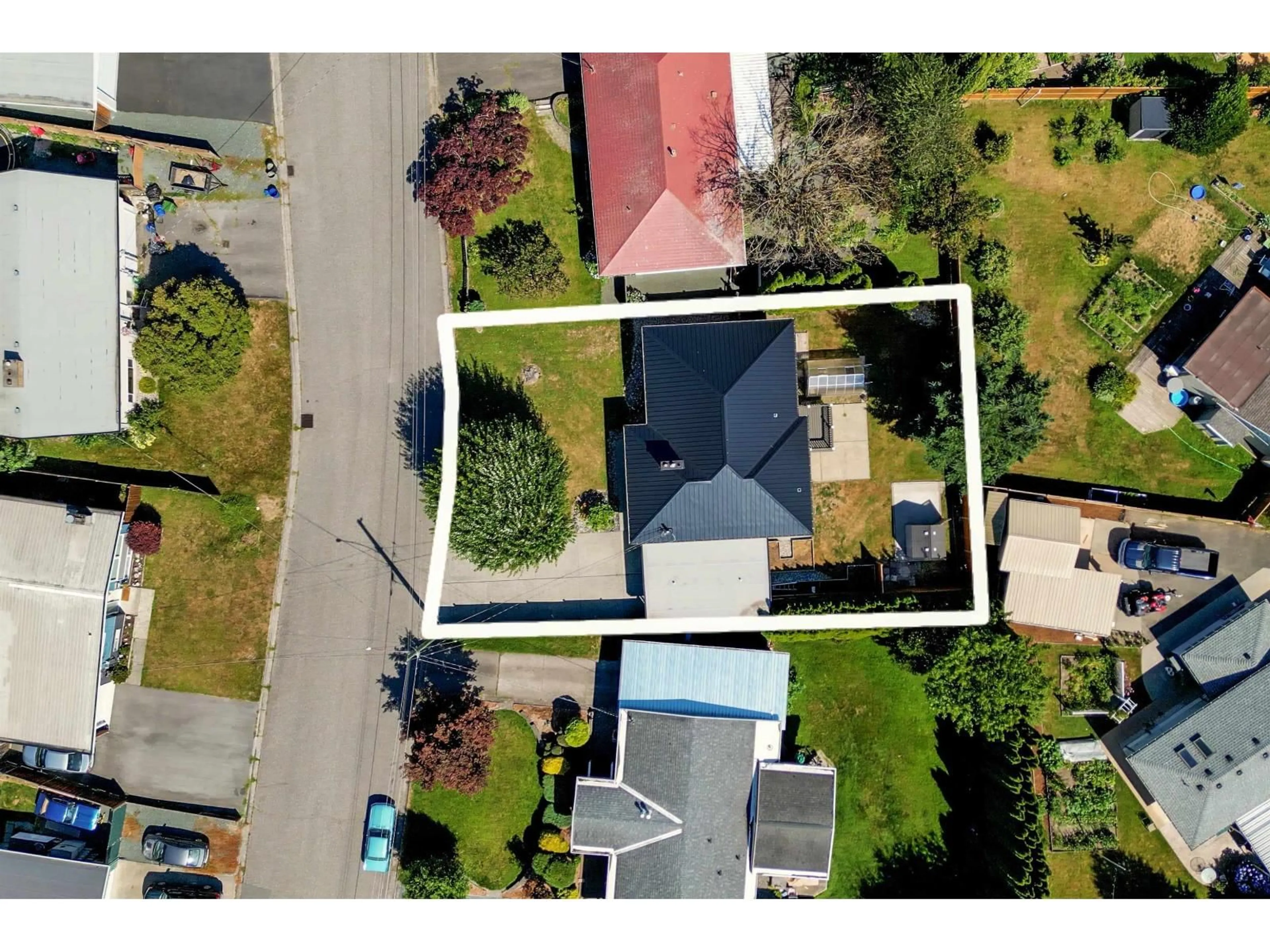 A pic from outside/outdoor area/front of a property/back of a property/a pic from drone, street for 46160 LARCH AVENUE, Chilliwack British Columbia V2P1E6