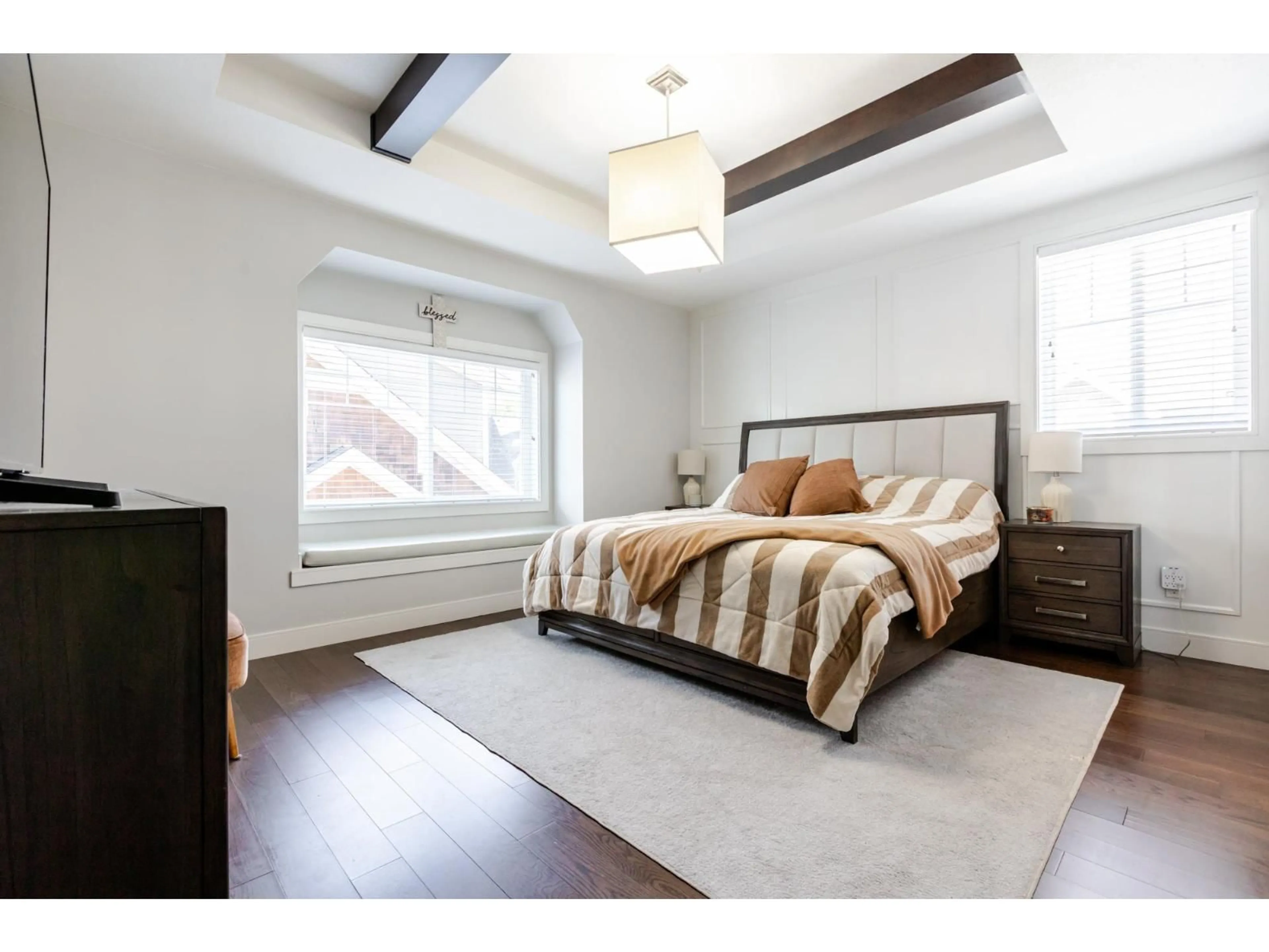 Bedroom with bed, wood/laminate floor for 63 - 15988 32, Surrey British Columbia V3Z2J4