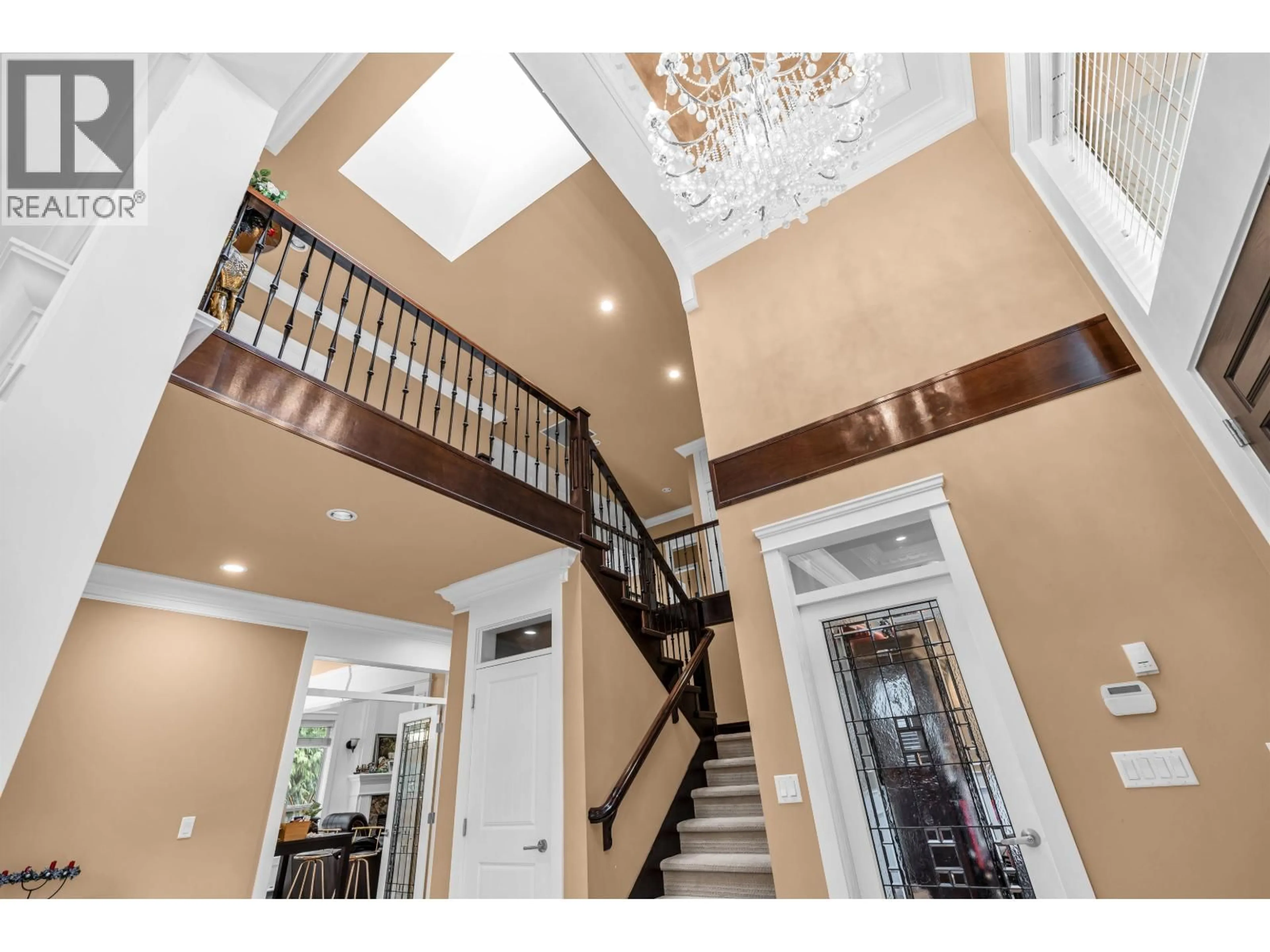 Indoor foyer for 8120 ELSMORE ROAD, Richmond British Columbia V7C1Z8