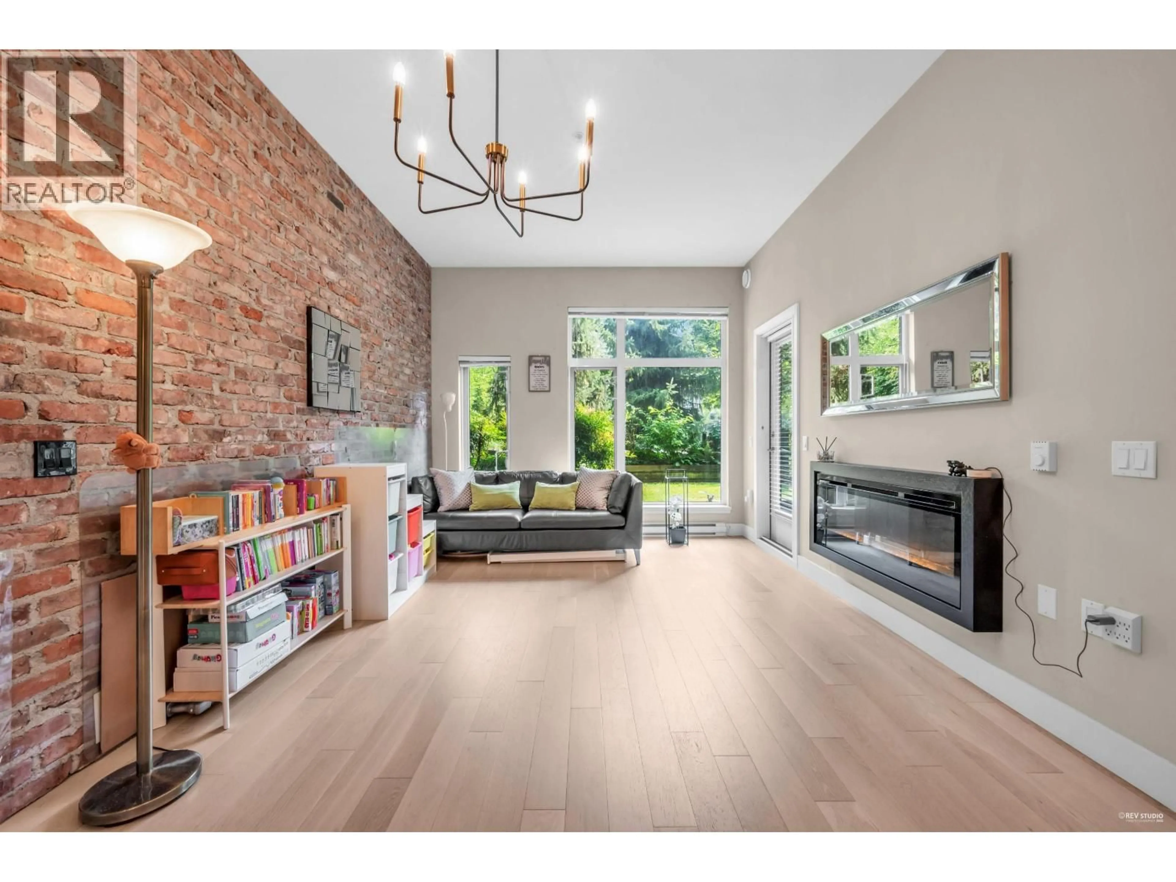 Living room with furniture, wood/laminate floor for 108 - 262 SALTER STREET, New Westminster British Columbia V3M0J6