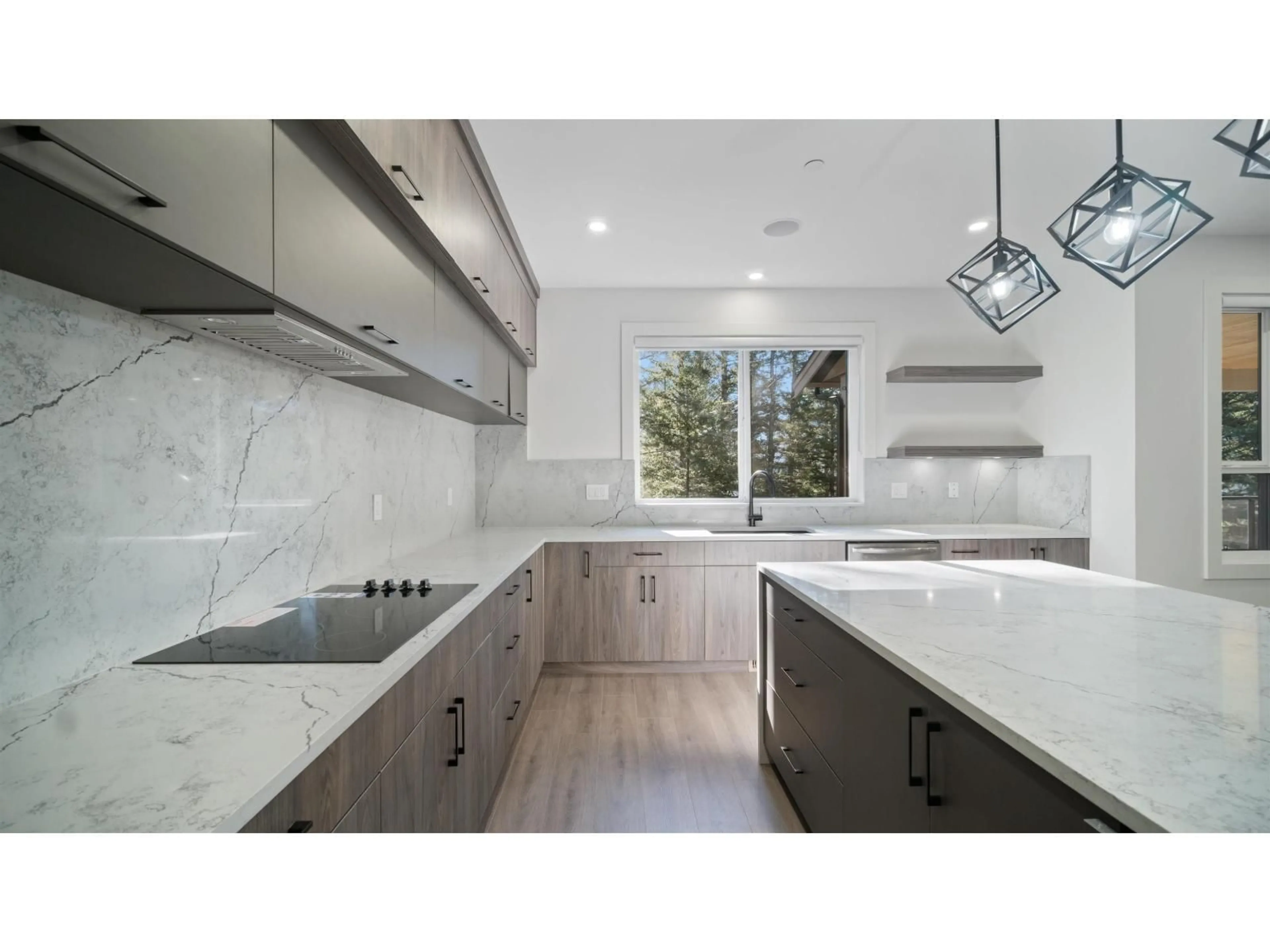 Contemporary kitchen, ceramic/tile floor for 5614 CRIMSON RIDGE, Chilliwack British Columbia V2R6H7