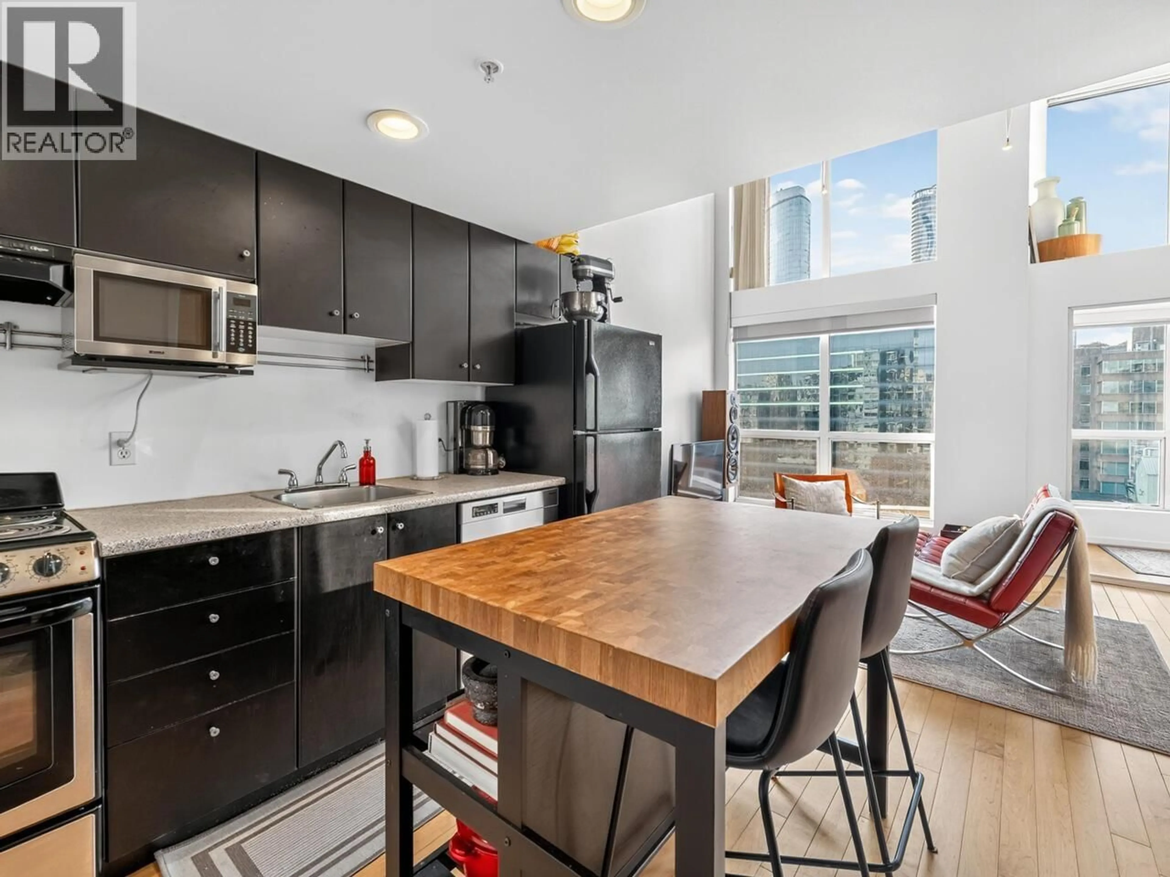 Open concept kitchen, unknown for 804 - 933 SEYMOUR STREET, Vancouver British Columbia V6B6L6