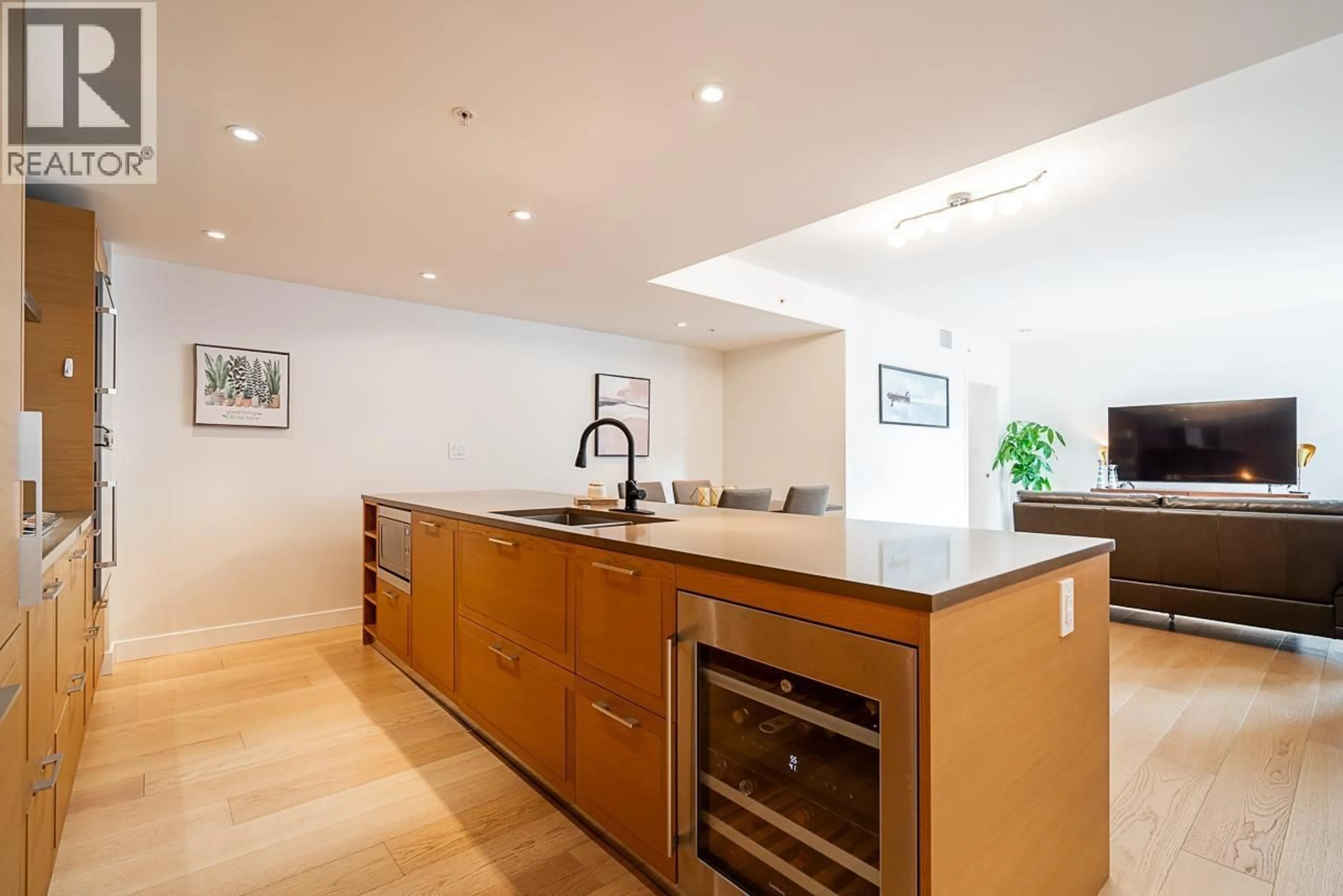 Contemporary kitchen, unknown for 501 - 7228 ADERA STREET, Vancouver British Columbia V6P0H8