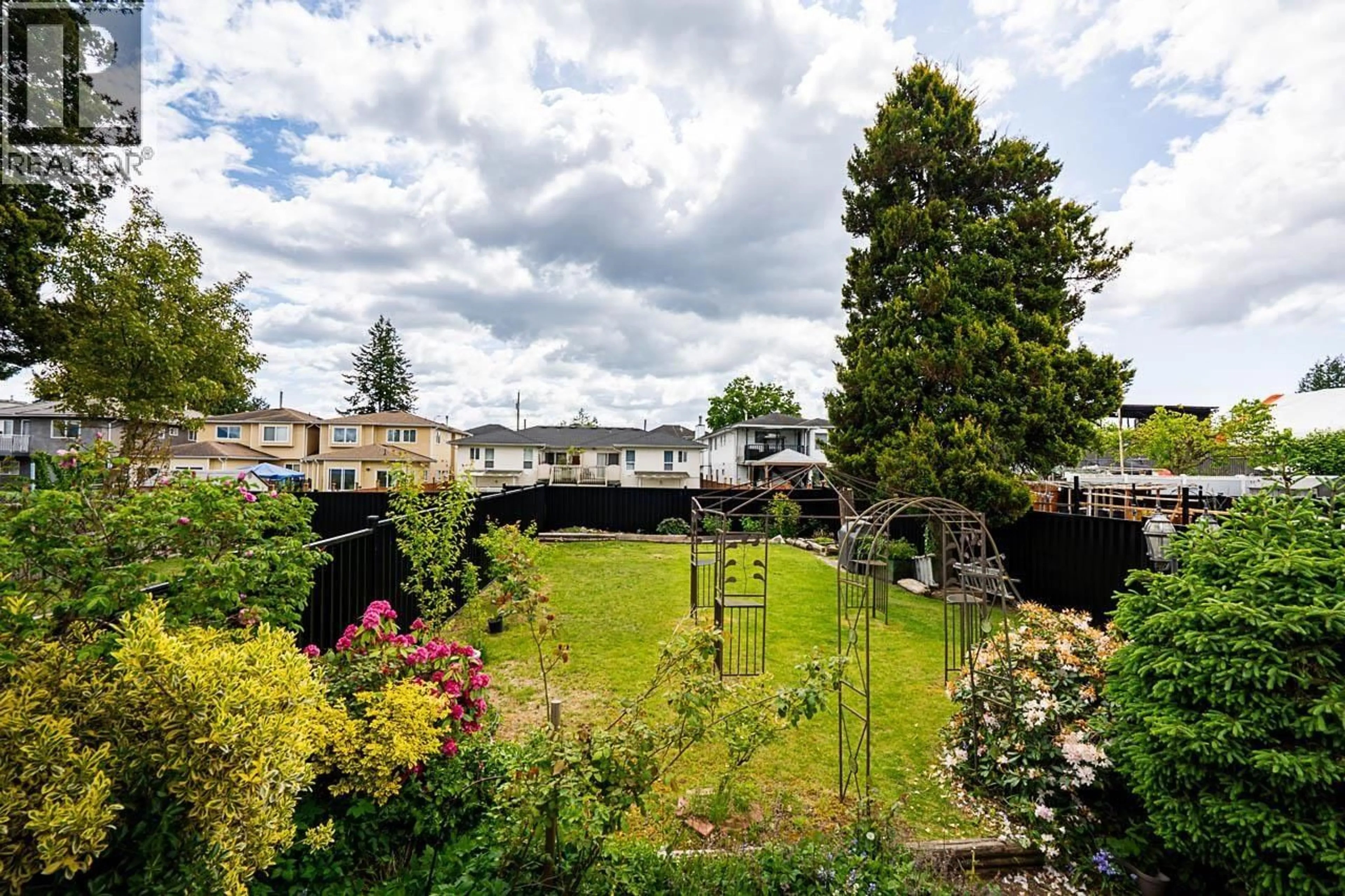 A pic from outside/outdoor area/front of a property/back of a property/a pic from drone, unknown for 7936 EDMONDS STREET, Burnaby British Columbia V3N1C2