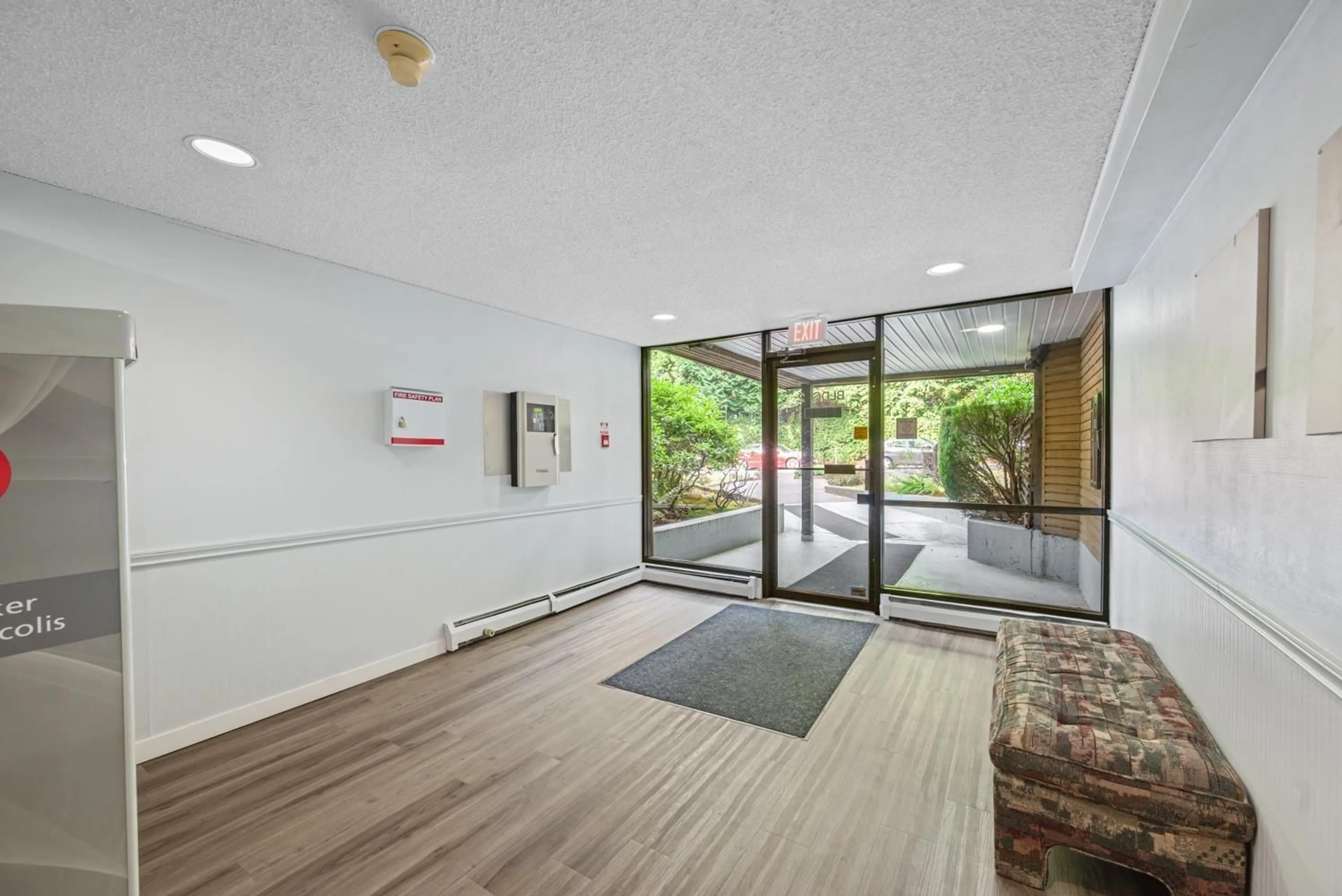 Indoor foyer for 112 - 10644 151A, Surrey British Columbia V3R8R3