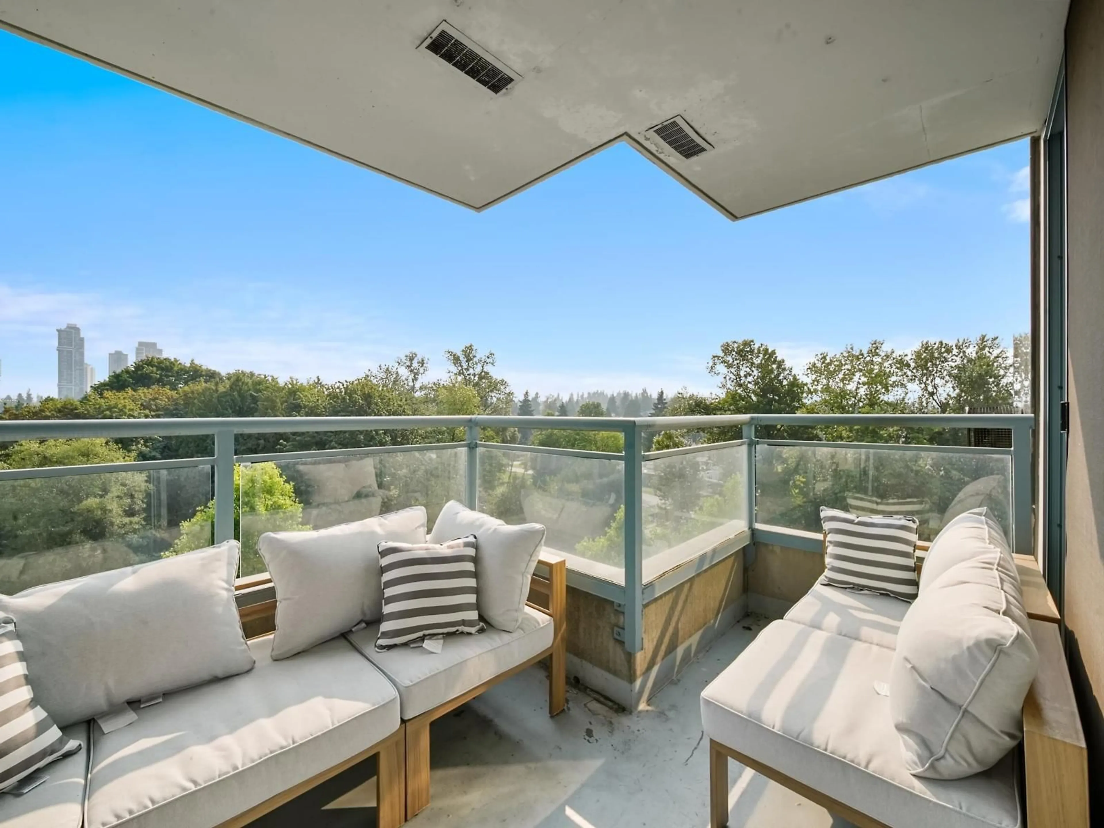 Patio, water/lake/river/ocean view for 803 - 13353 108, Surrey British Columbia V3T5T5