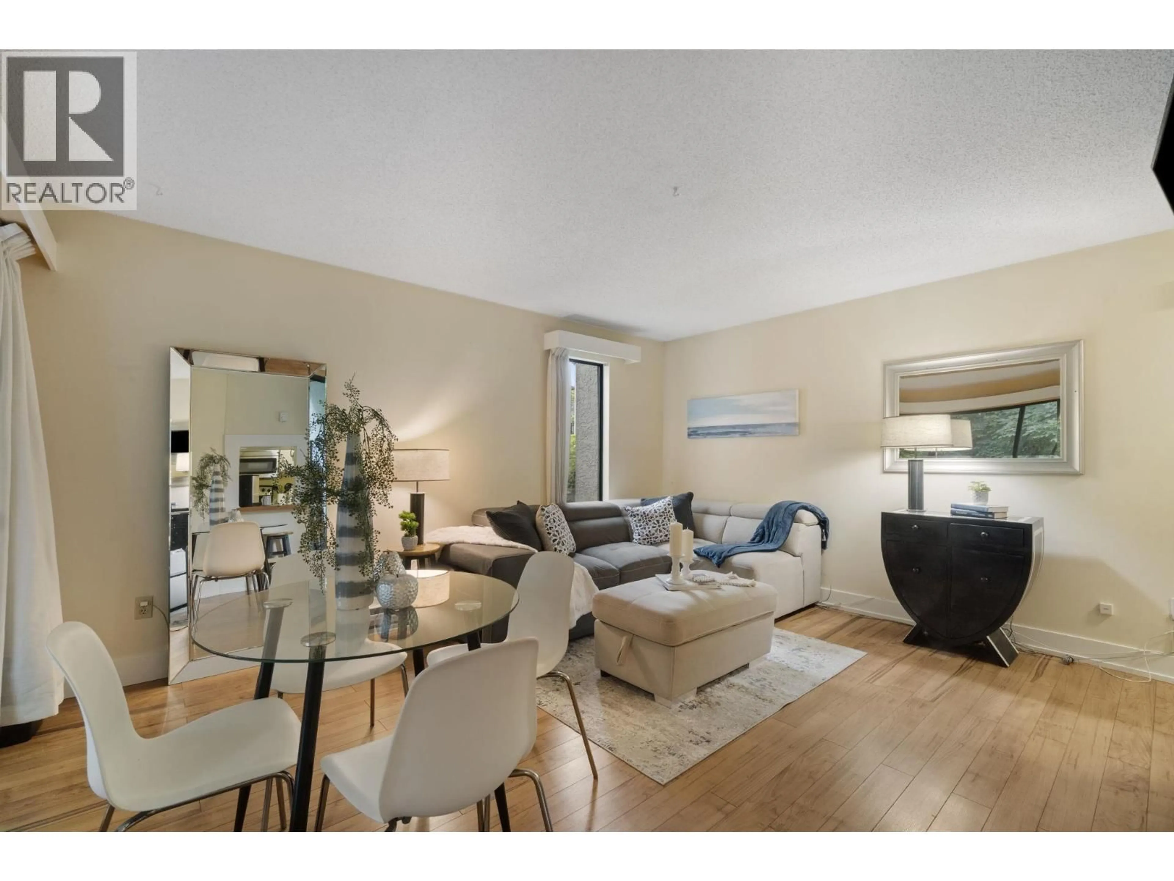 Living room with furniture, unknown for 18 - 385 GINGER DRIVE, New Westminster British Columbia V3L5L6