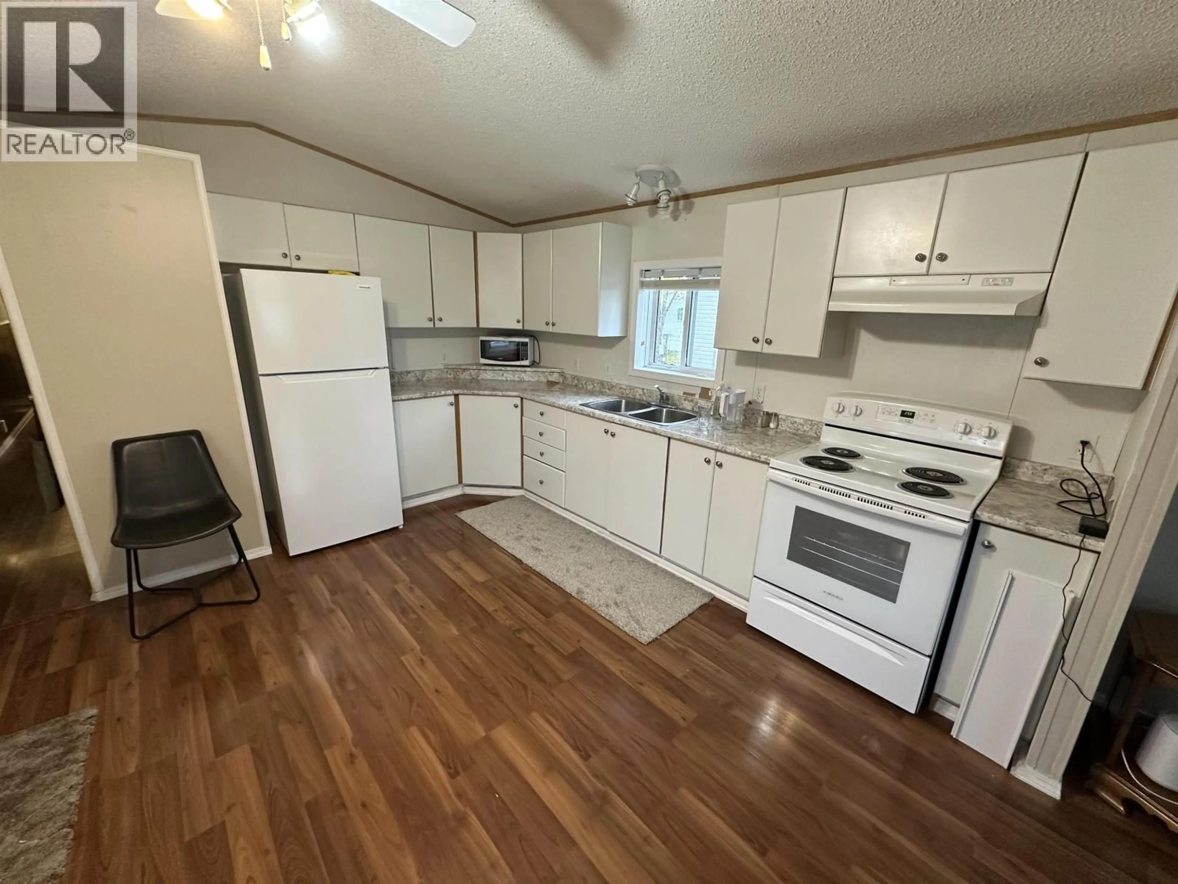 Standard kitchen, unknown for 61 - 7100 ALDEEN ROAD, Prince George British Columbia V2N5R5