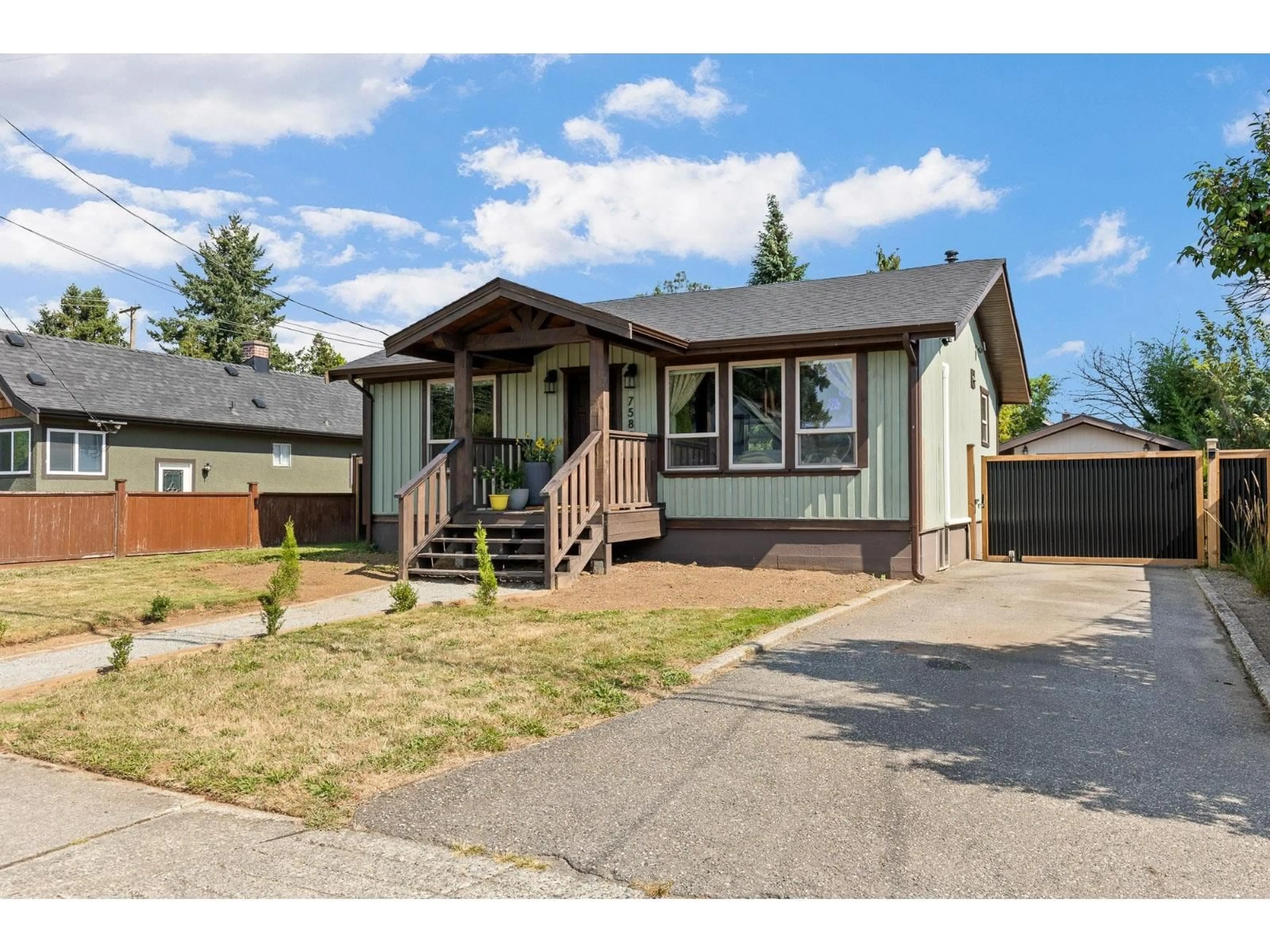 Home with vinyl exterior material, street for 7582 DUNSMUIR, Mission British Columbia V2V4B4