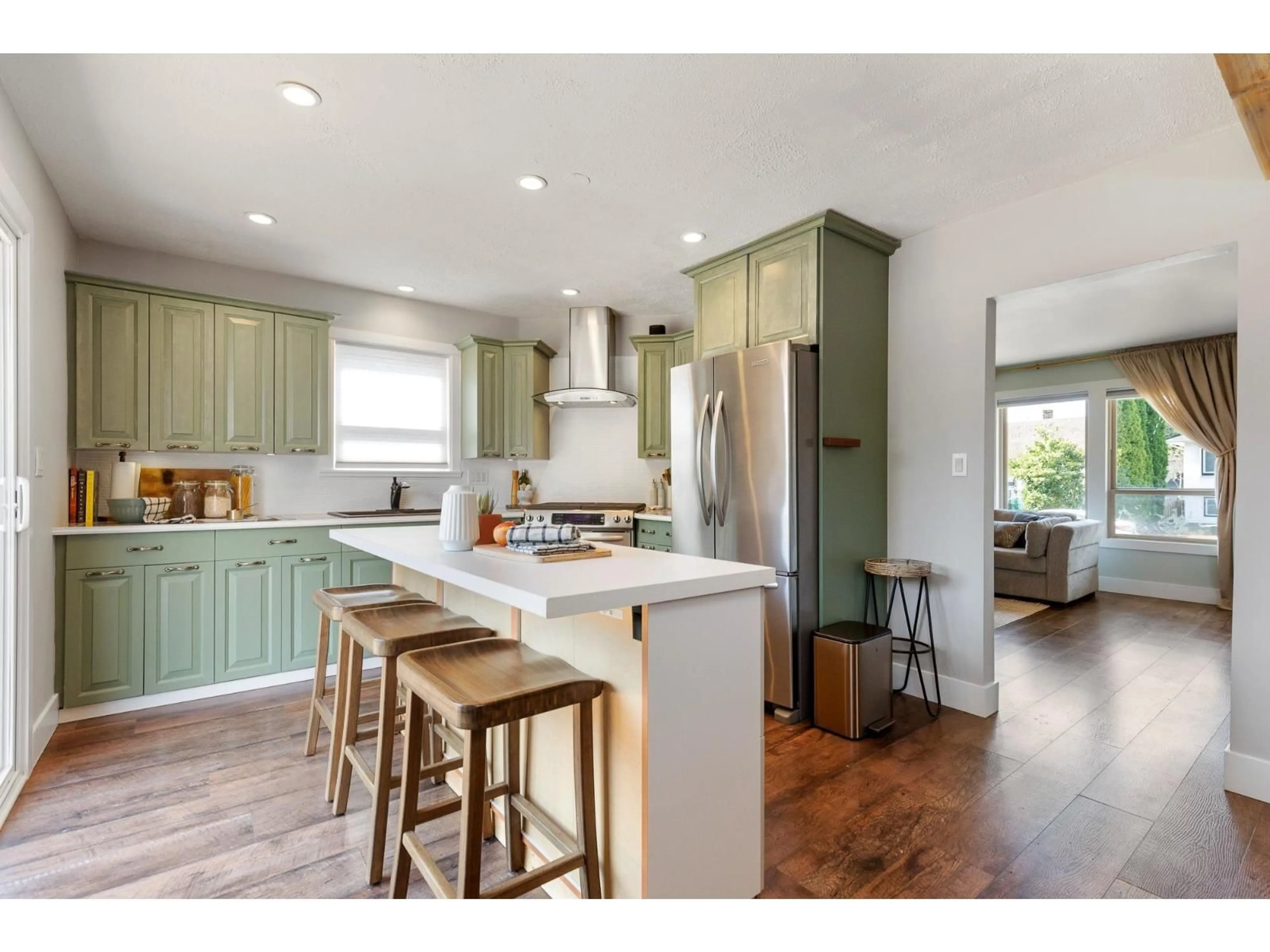 Open concept kitchen, unknown for 7582 DUNSMUIR, Mission British Columbia V2V4B4