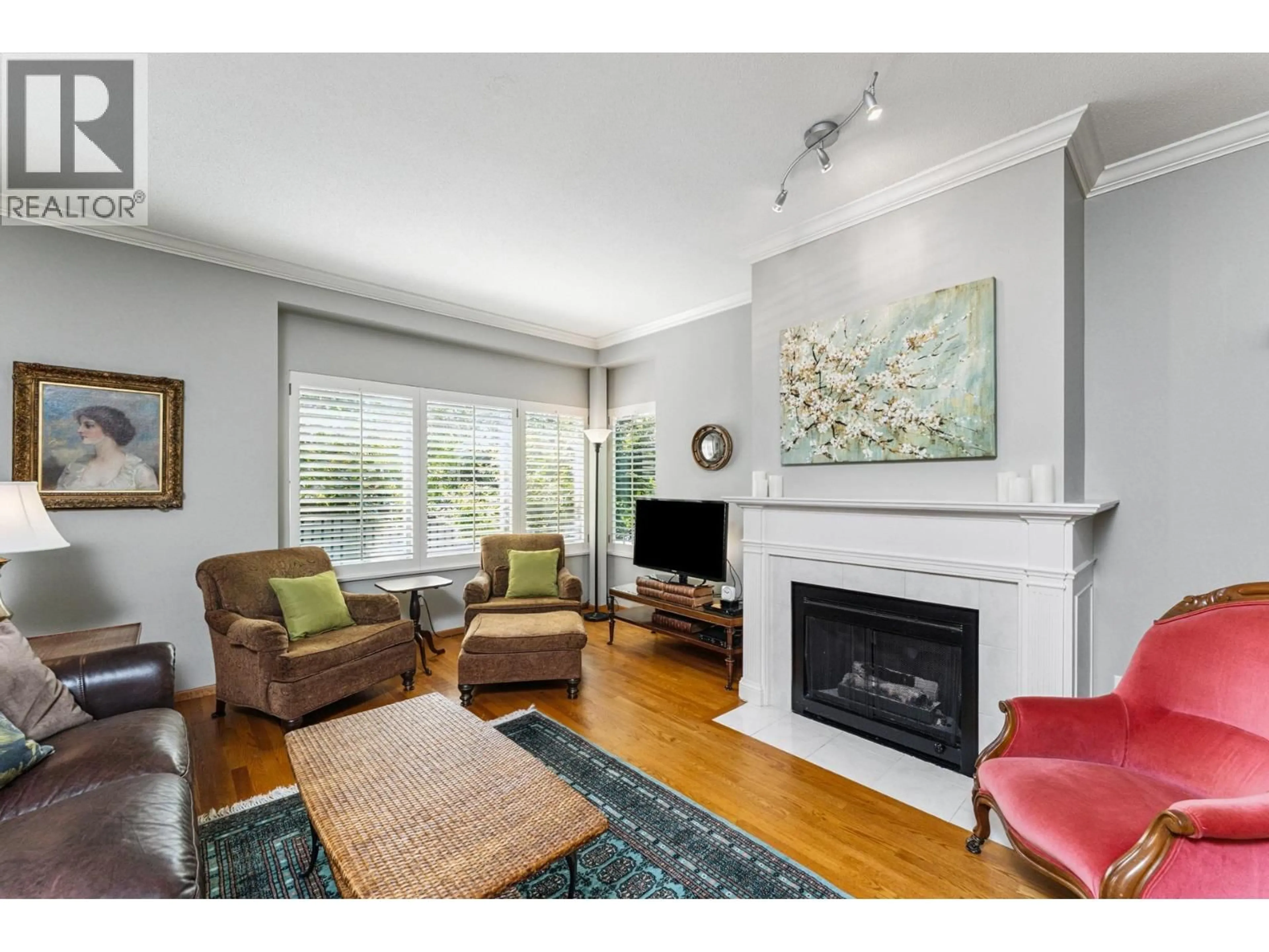 Living room with furniture, wood/laminate floor for 308 15TH STREET, North Vancouver British Columbia V7M1S5