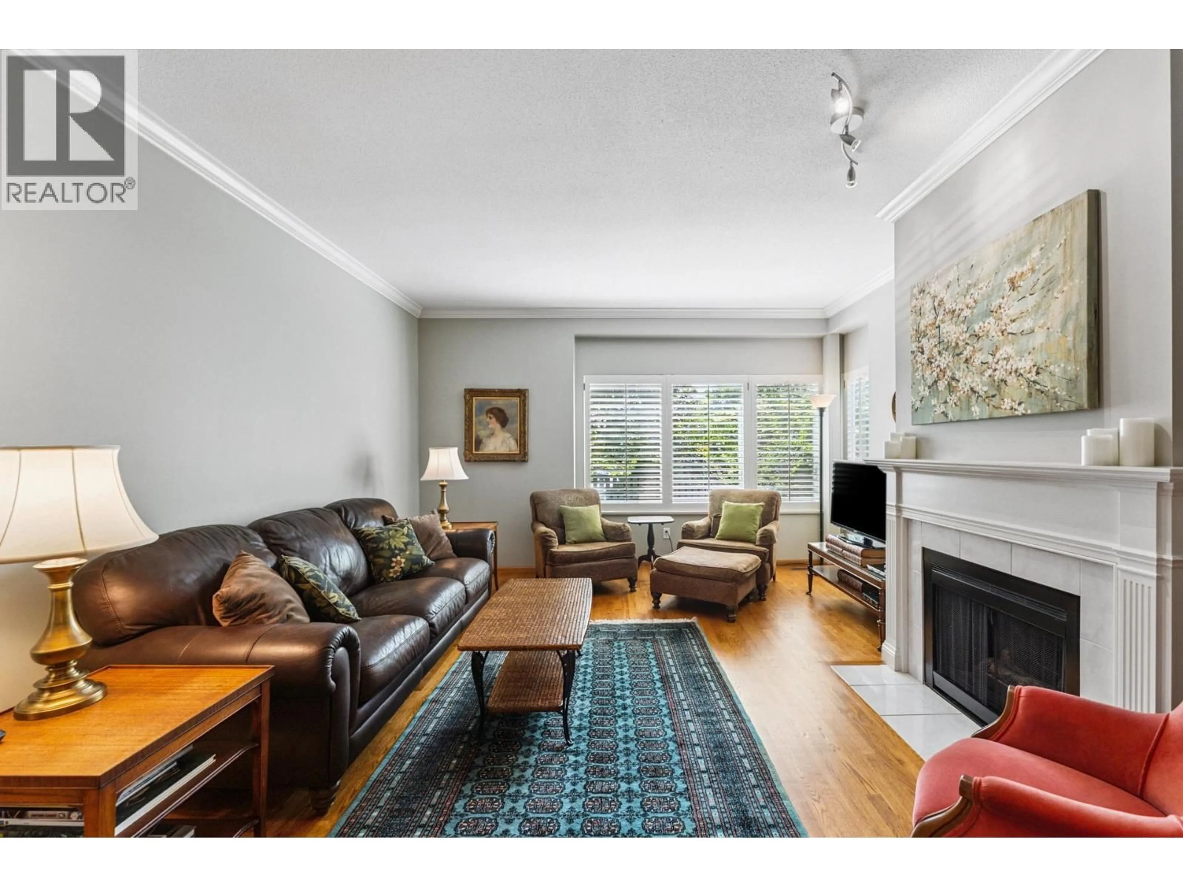 Living room with furniture, wood/laminate floor for 308 15TH STREET, North Vancouver British Columbia V7M1S5