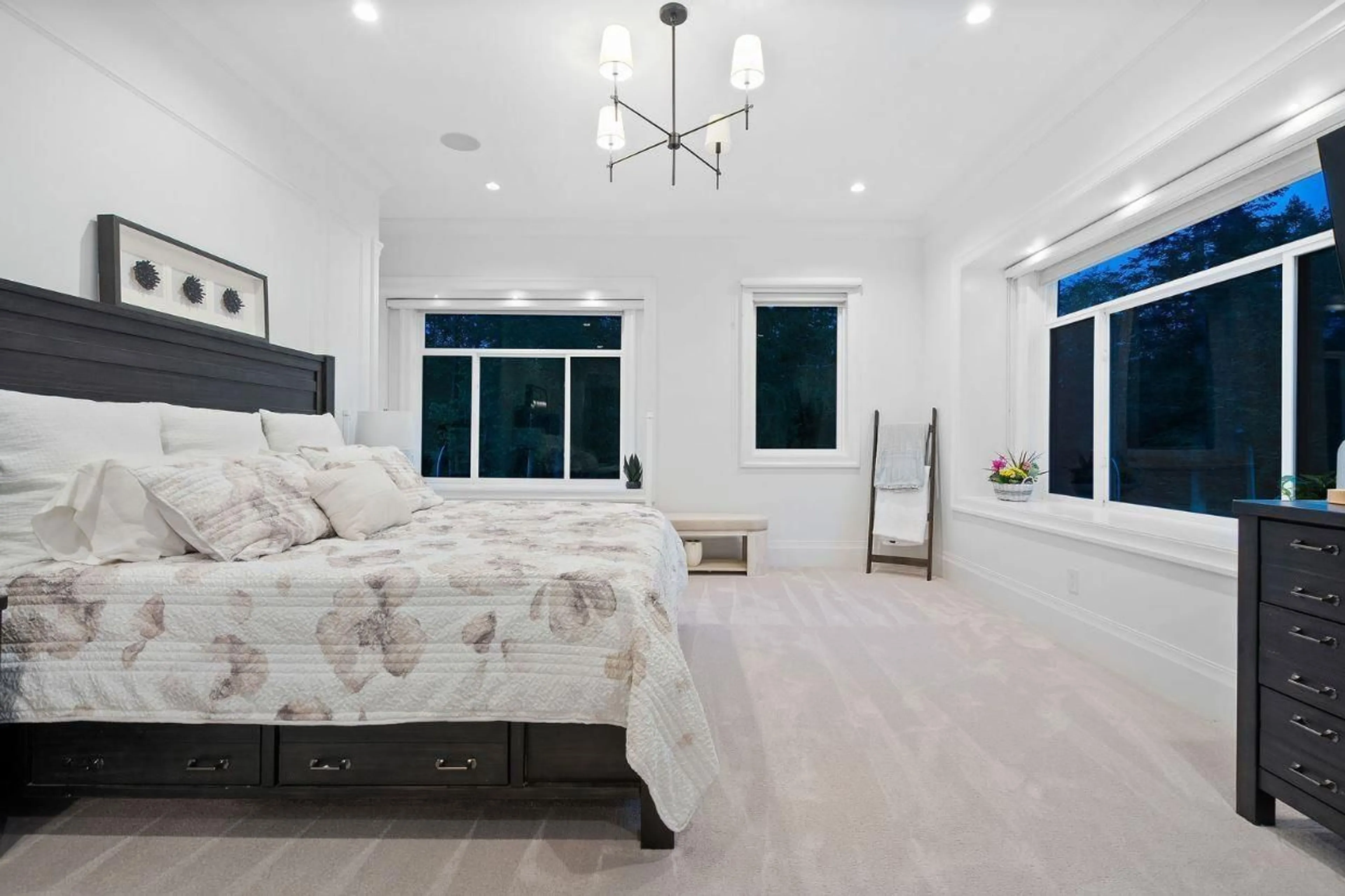 Bedroom with bed, ceramic/tile floor for 9075 164, Surrey British Columbia V4N2Z9