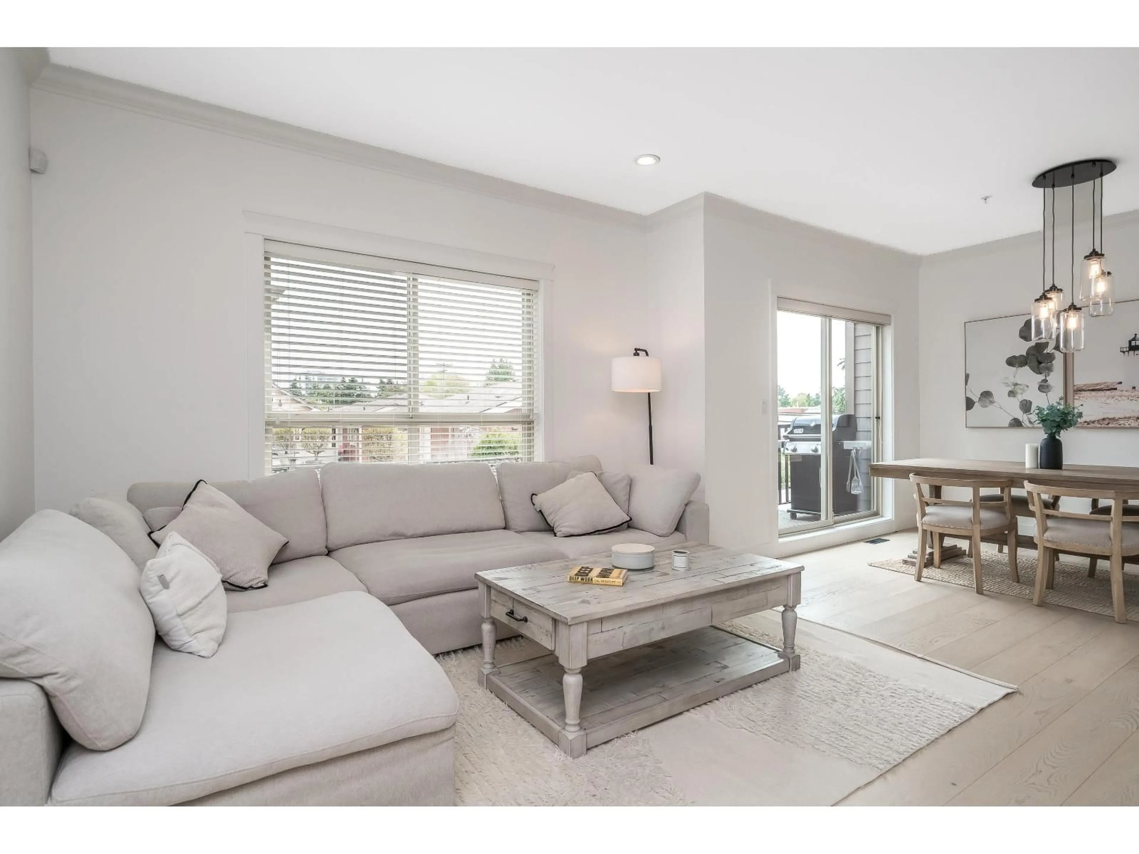 Living room with furniture, unknown for 3 - 1424 EVERALL, White Rock British Columbia V4B3S8