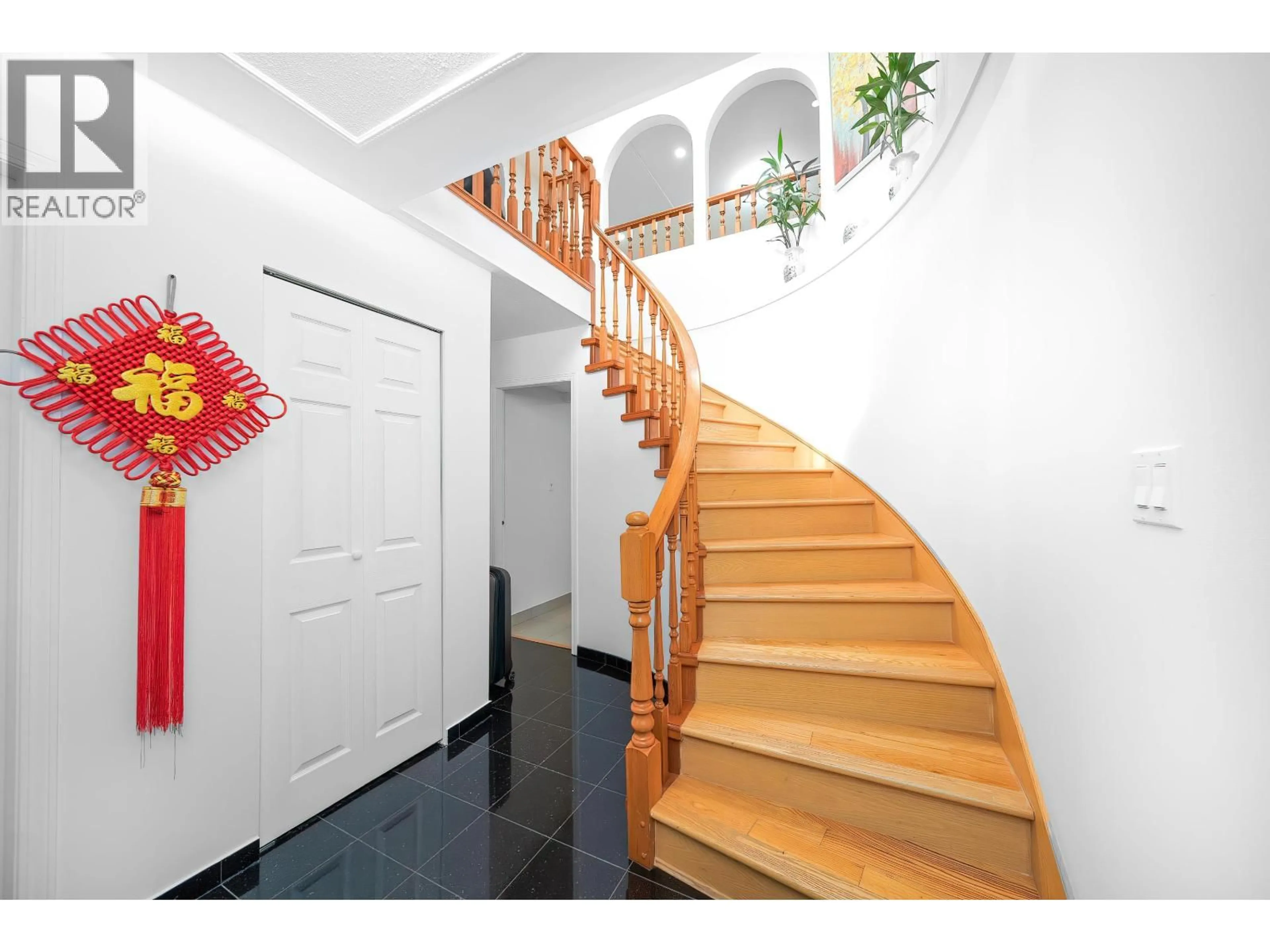 Indoor foyer for 3609 TURNER STREET, Vancouver British Columbia V5K2J2