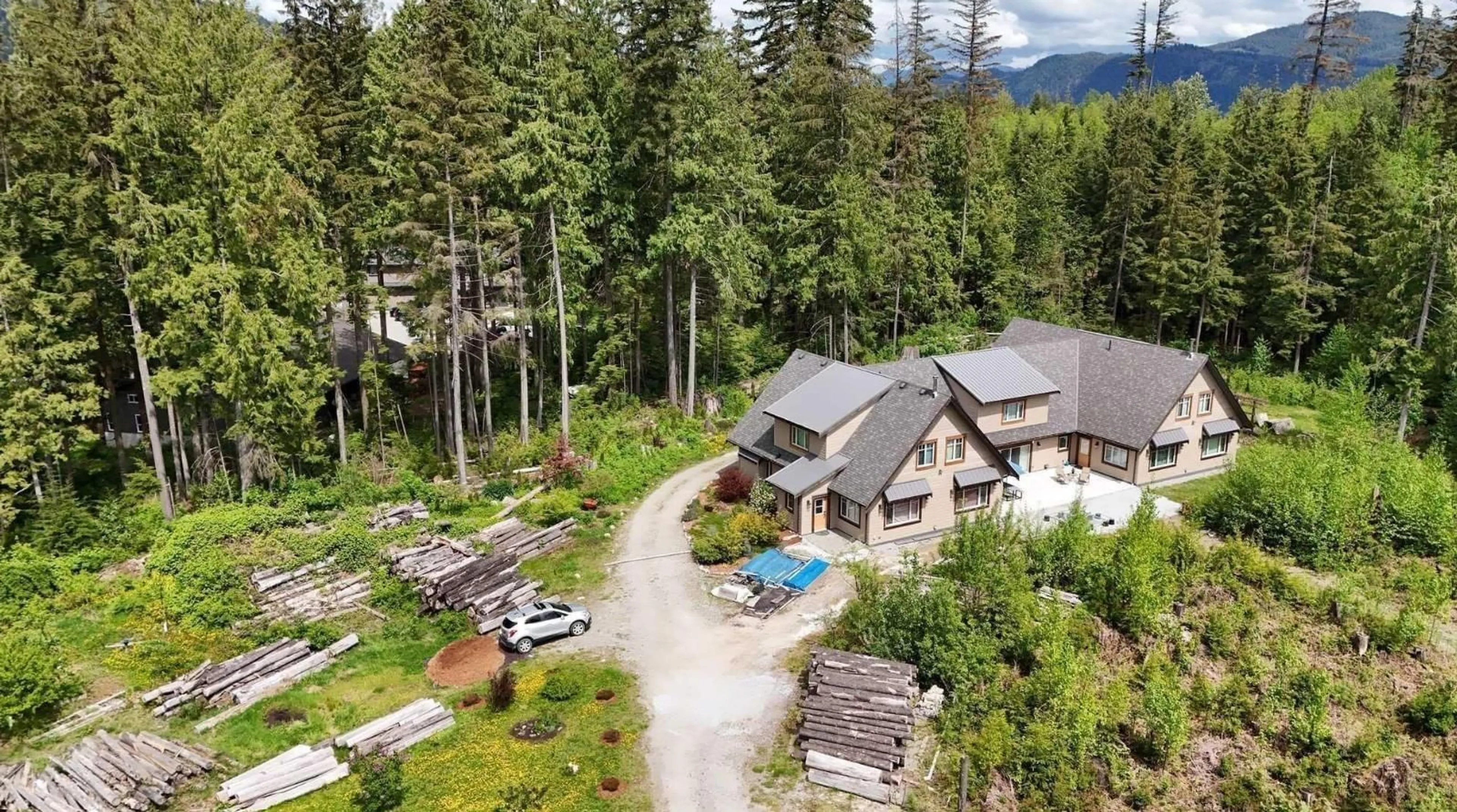 A pic from outside/outdoor area/front of a property/back of a property/a pic from drone, mountain view for 12702 CATHY, Mission British Columbia V4S1C8