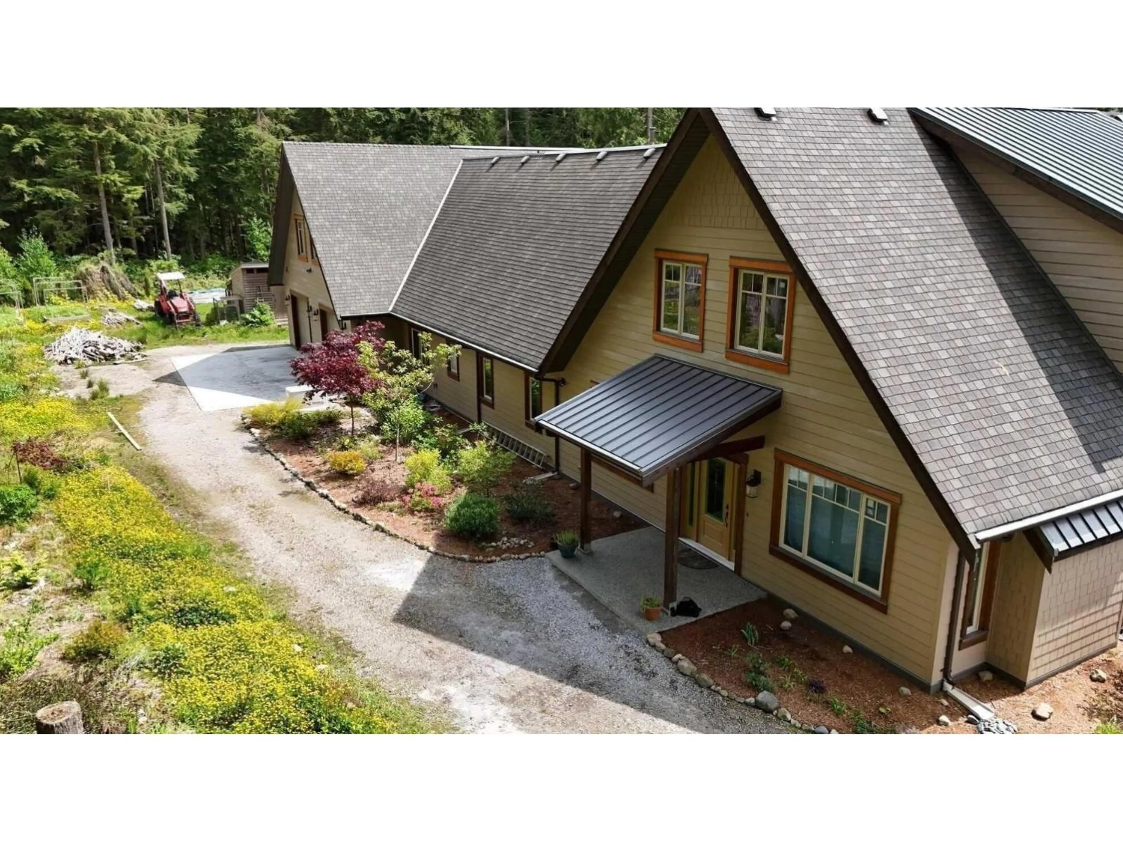 A pic from outside/outdoor area/front of a property/back of a property/a pic from drone, mountain view for 12702 CATHY, Mission British Columbia V4S1C8