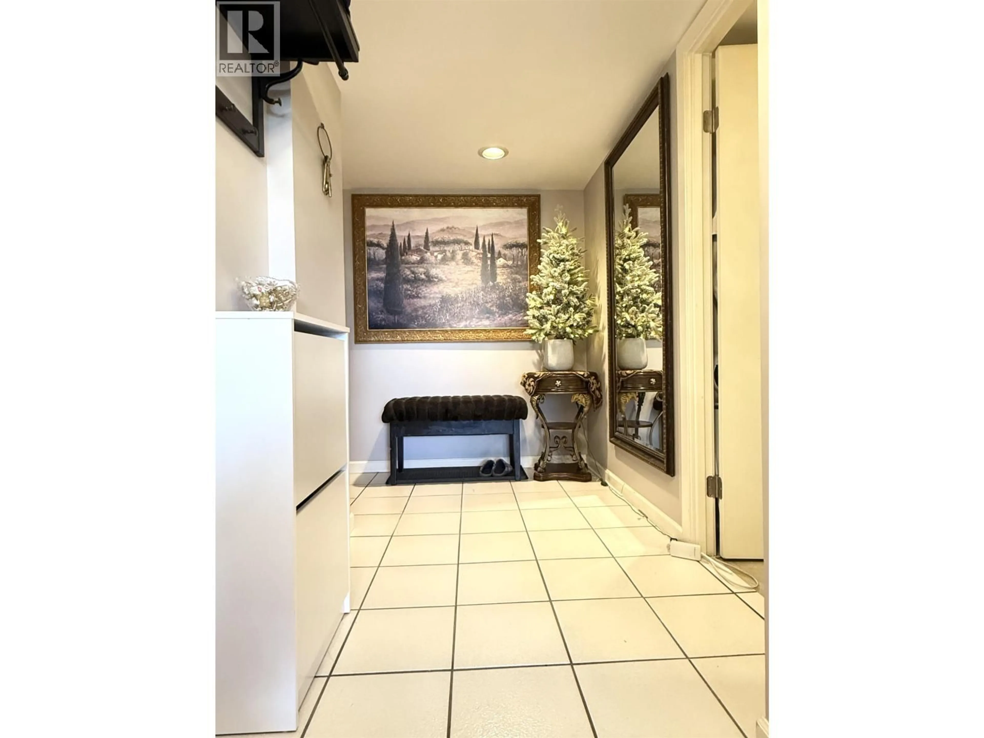 Indoor foyer for 703 - 7040 GRANVILLE AVENUE, Richmond British Columbia V6Y3W5