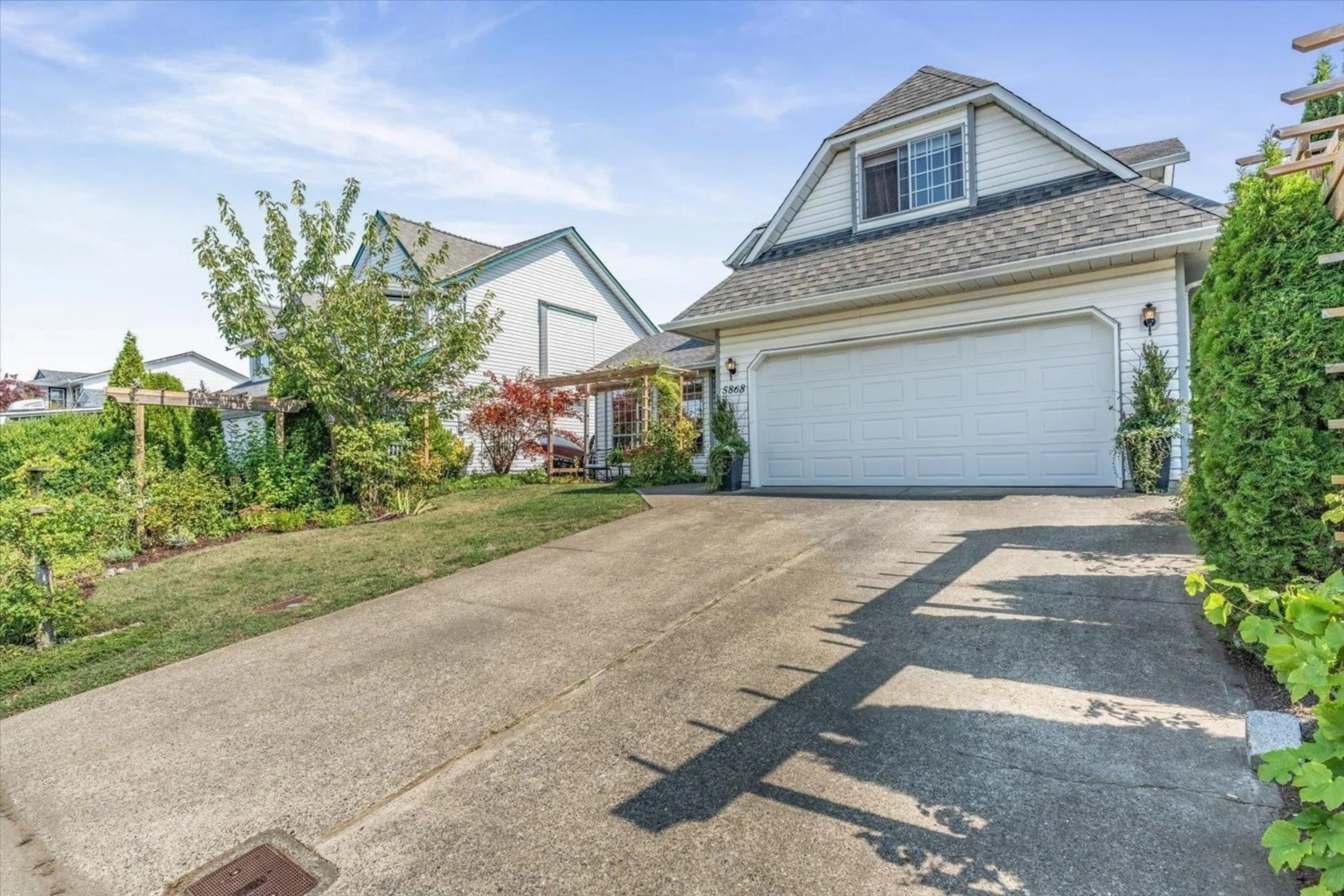 Home with vinyl exterior material, street for 5868 TYSON ROAD, Chilliwack British Columbia V2R3N9