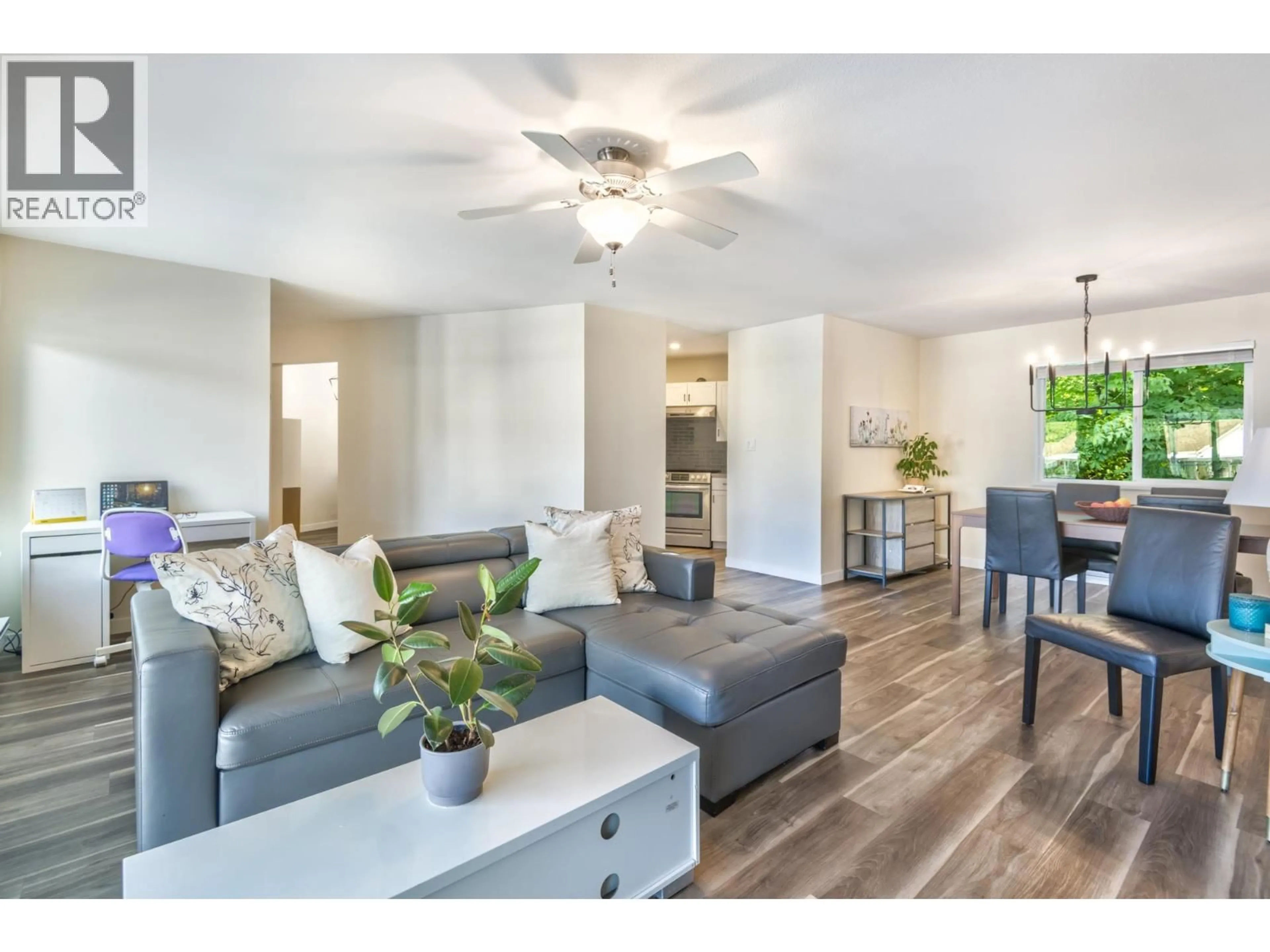 Living room with furniture, wood/laminate floor for 227 - 22555 116 AVENUE, Maple Ridge British Columbia V2X0T9