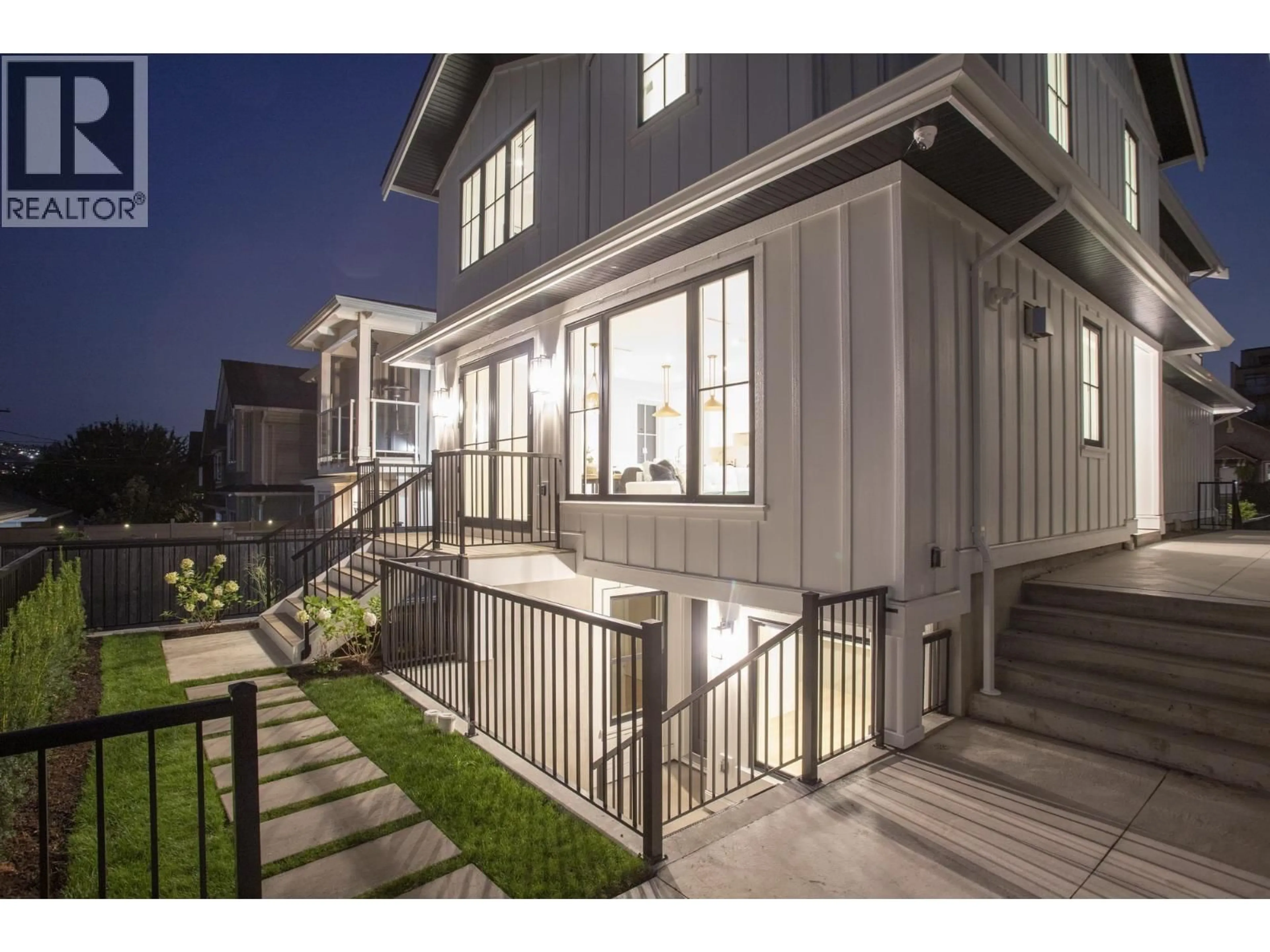 Unknown for 2 - 4315 ALBERT STREET, Burnaby British Columbia V5C2E9