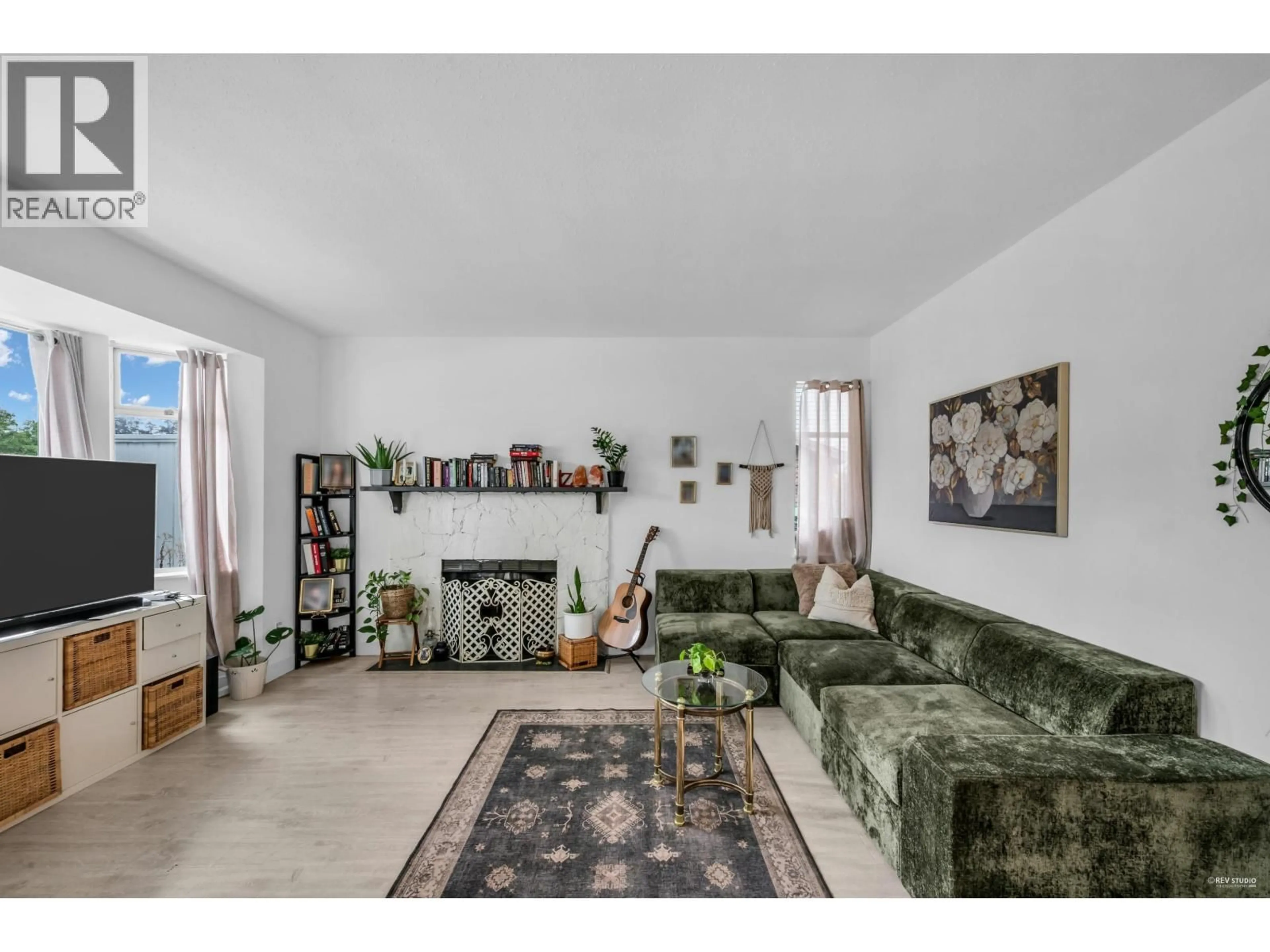 Living room with furniture, unknown for 22641 KENDRICK LOOP, Maple Ridge British Columbia V2X8Y9