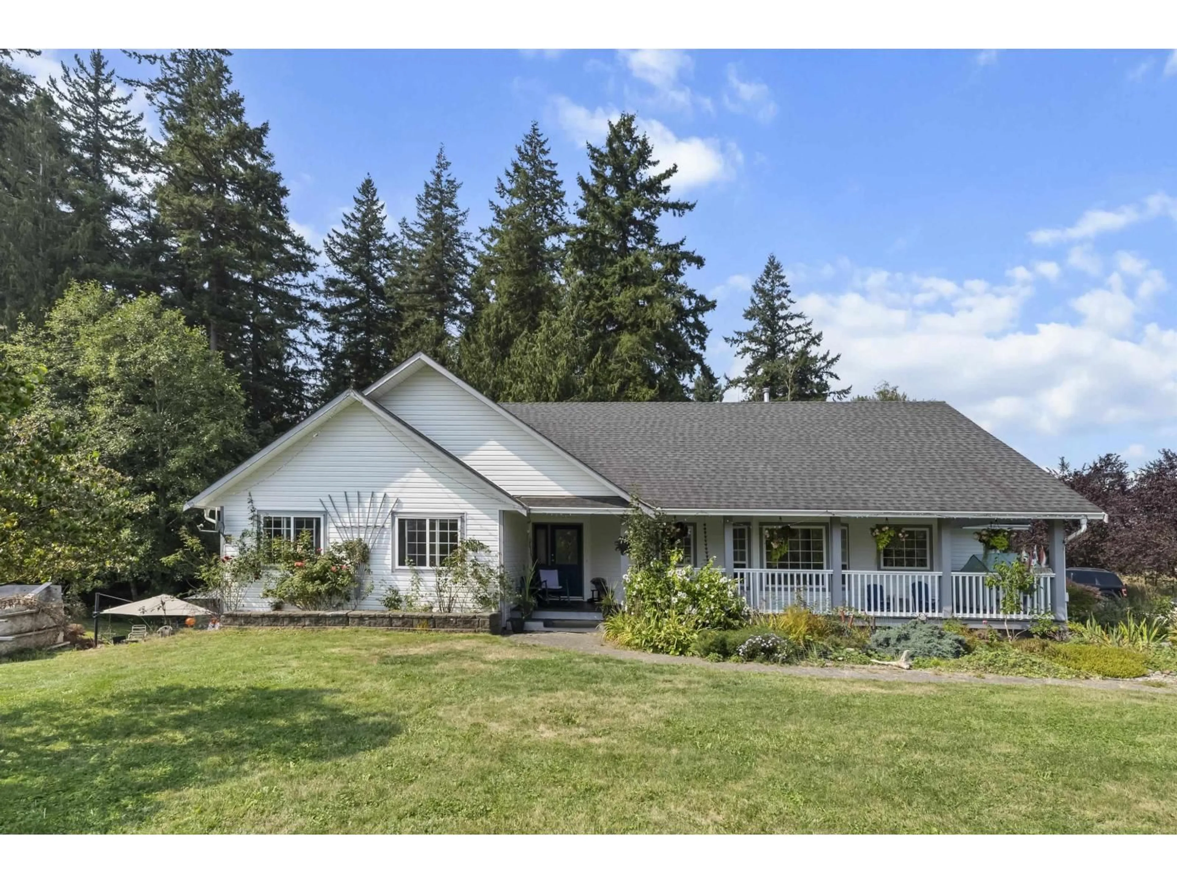 Home with vinyl exterior material, mountain view for 2567 232, Langley British Columbia V2Z3B5