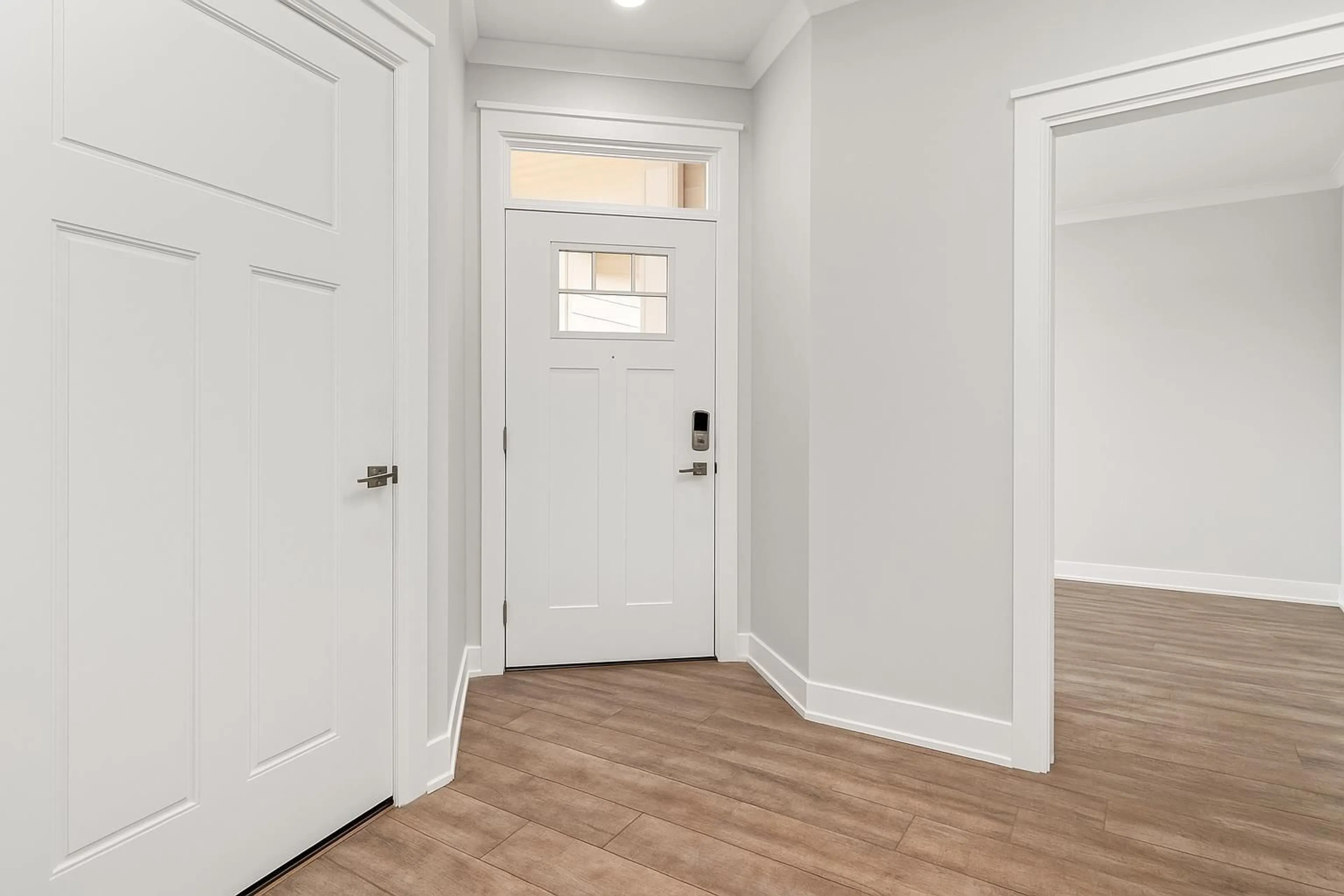 Indoor entryway for 14 - 6211 CHILLIWACK RIVER ROAD, Chilliwack British Columbia V2R6A7