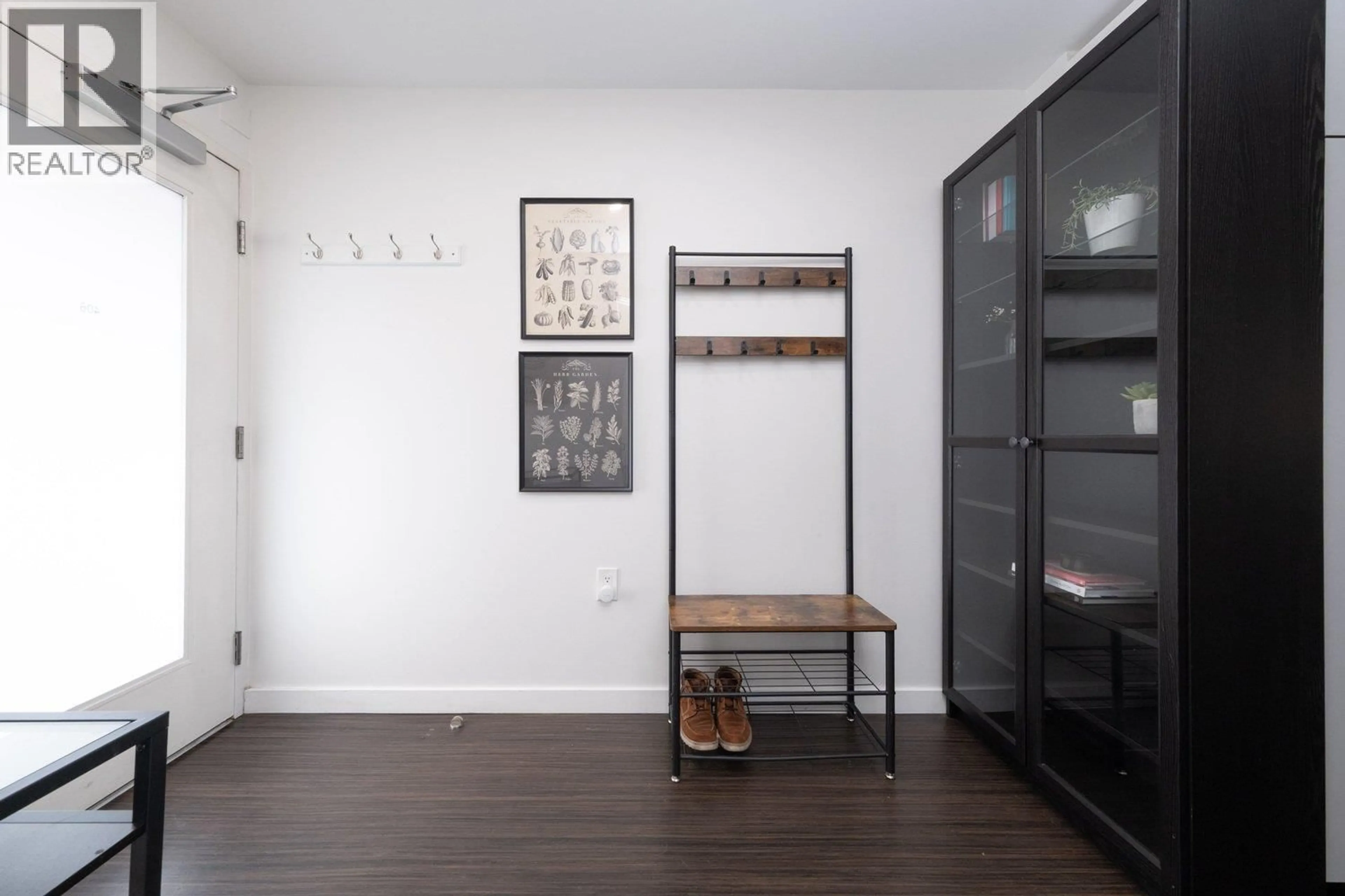 Indoor entryway for 406 - 370 CARRALL STREET, Vancouver British Columbia V5B2J3