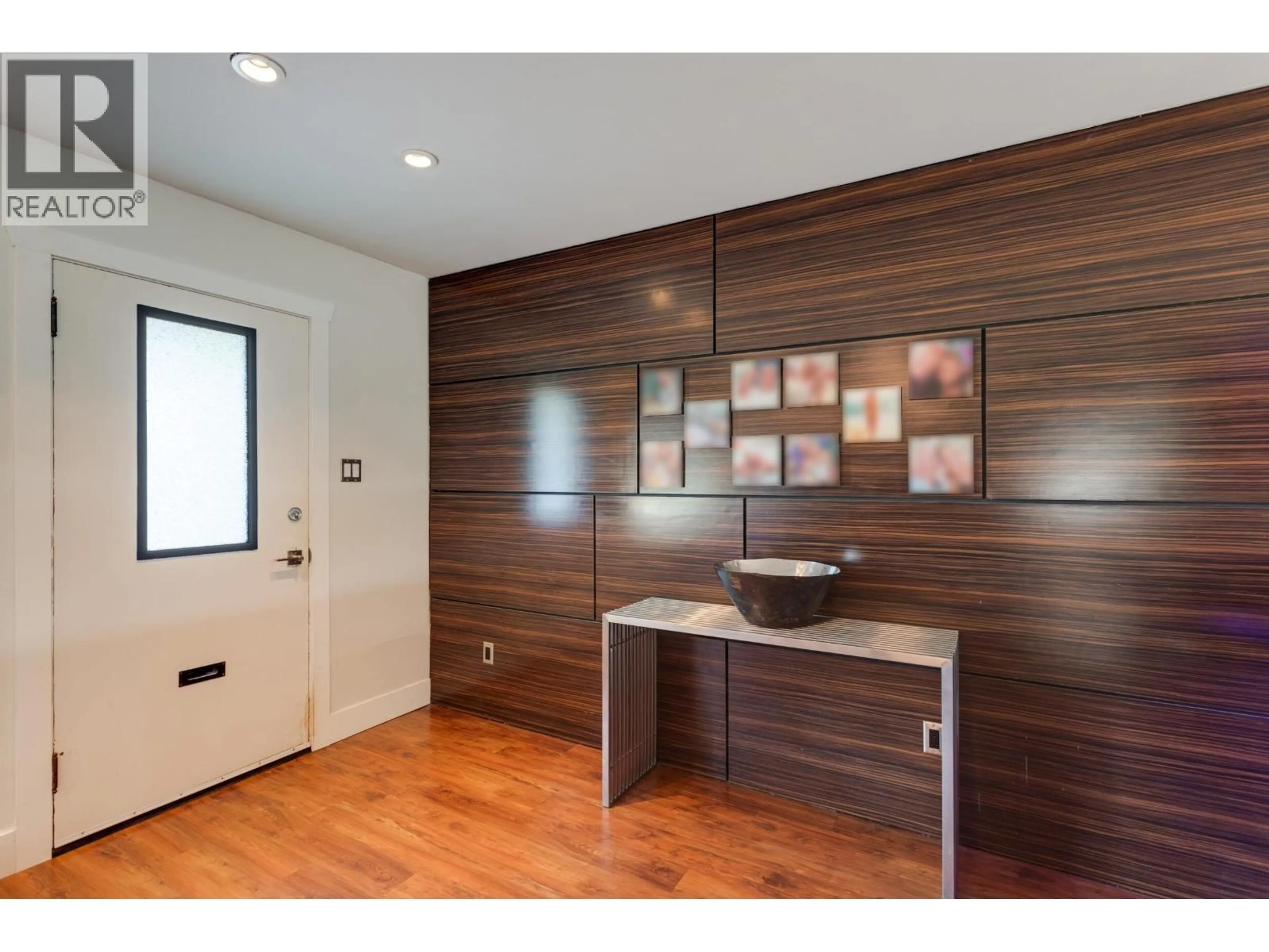 Indoor entryway for 1249 ALDERWOOD PLACE, North Vancouver British Columbia V7P1K2