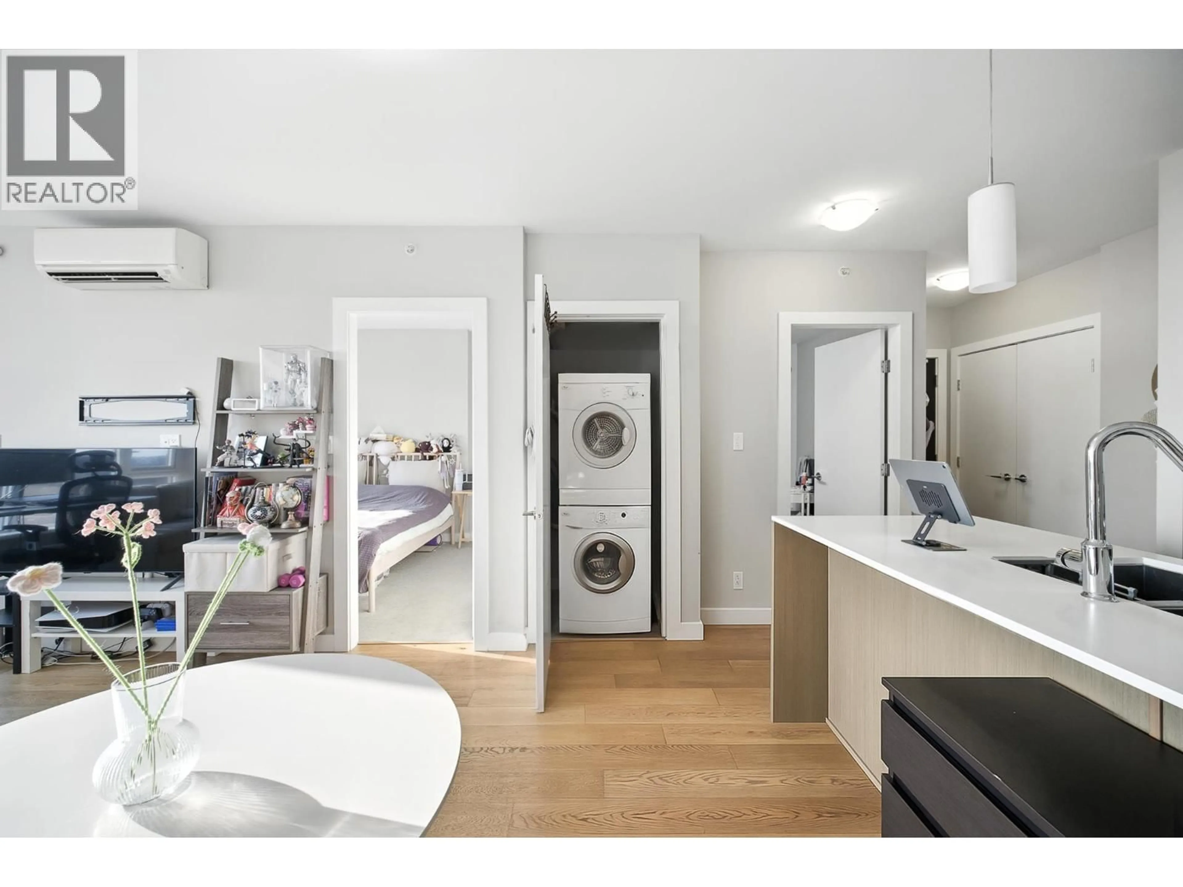 Unknown for 1007 - 6951 ELMBRIDGE WAY, Richmond British Columbia V7C0A4