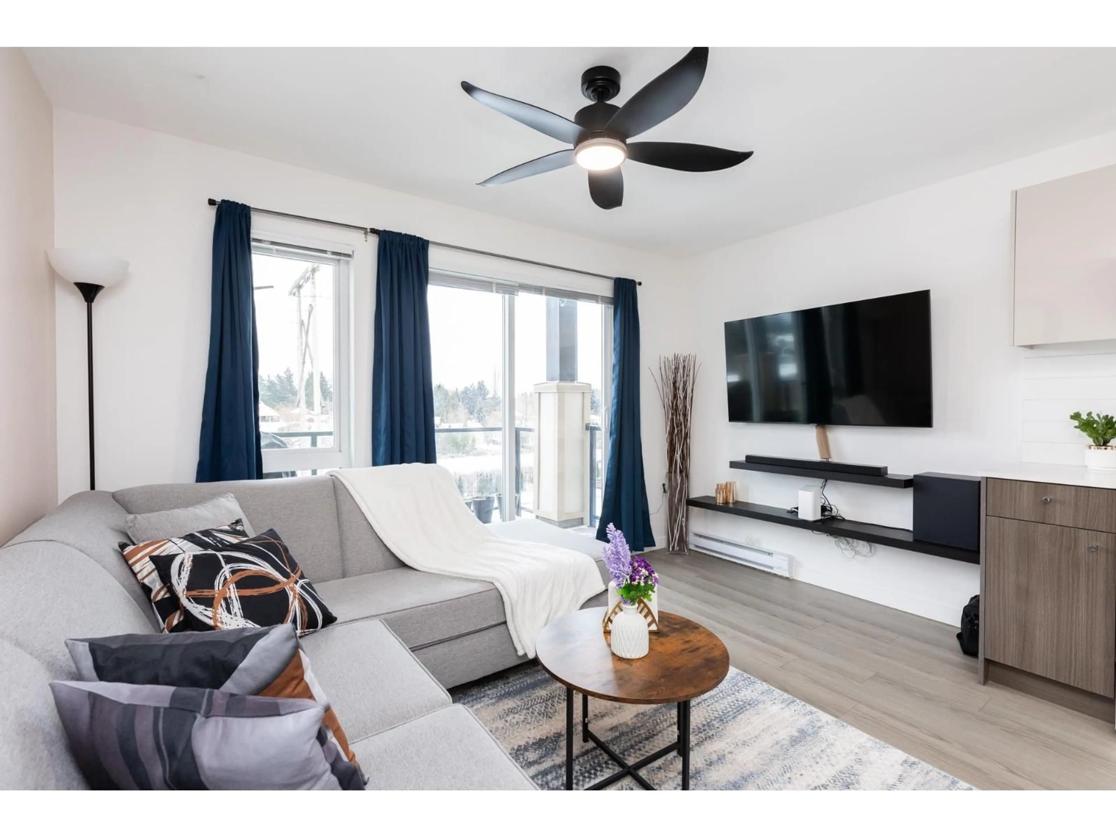 Living room with furniture, wood/laminate floor for 408 - 10688 140, Surrey British Columbia V3T4N8