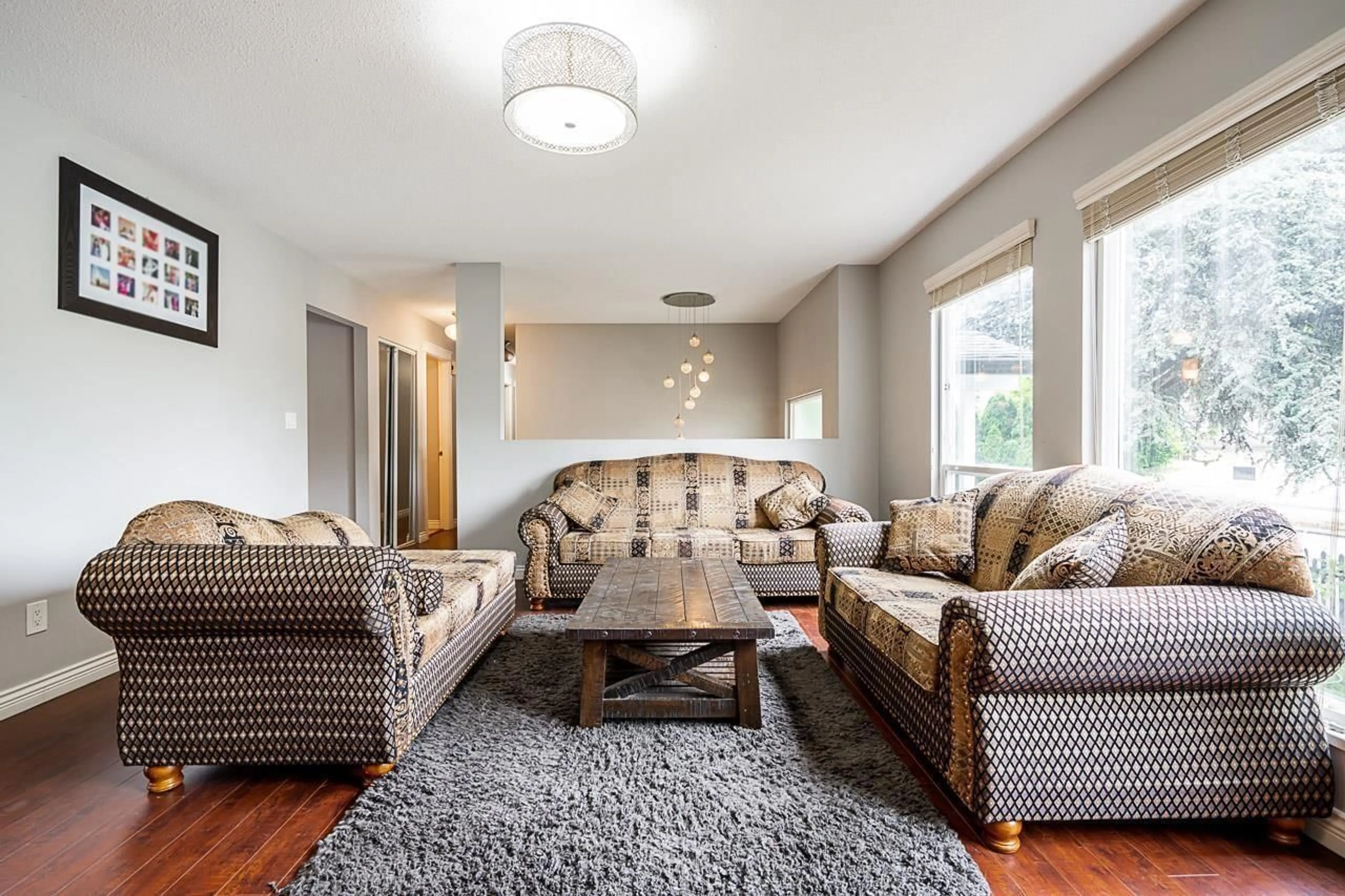 Living room with furniture, unknown for 12845 64, Surrey British Columbia V3W1X4