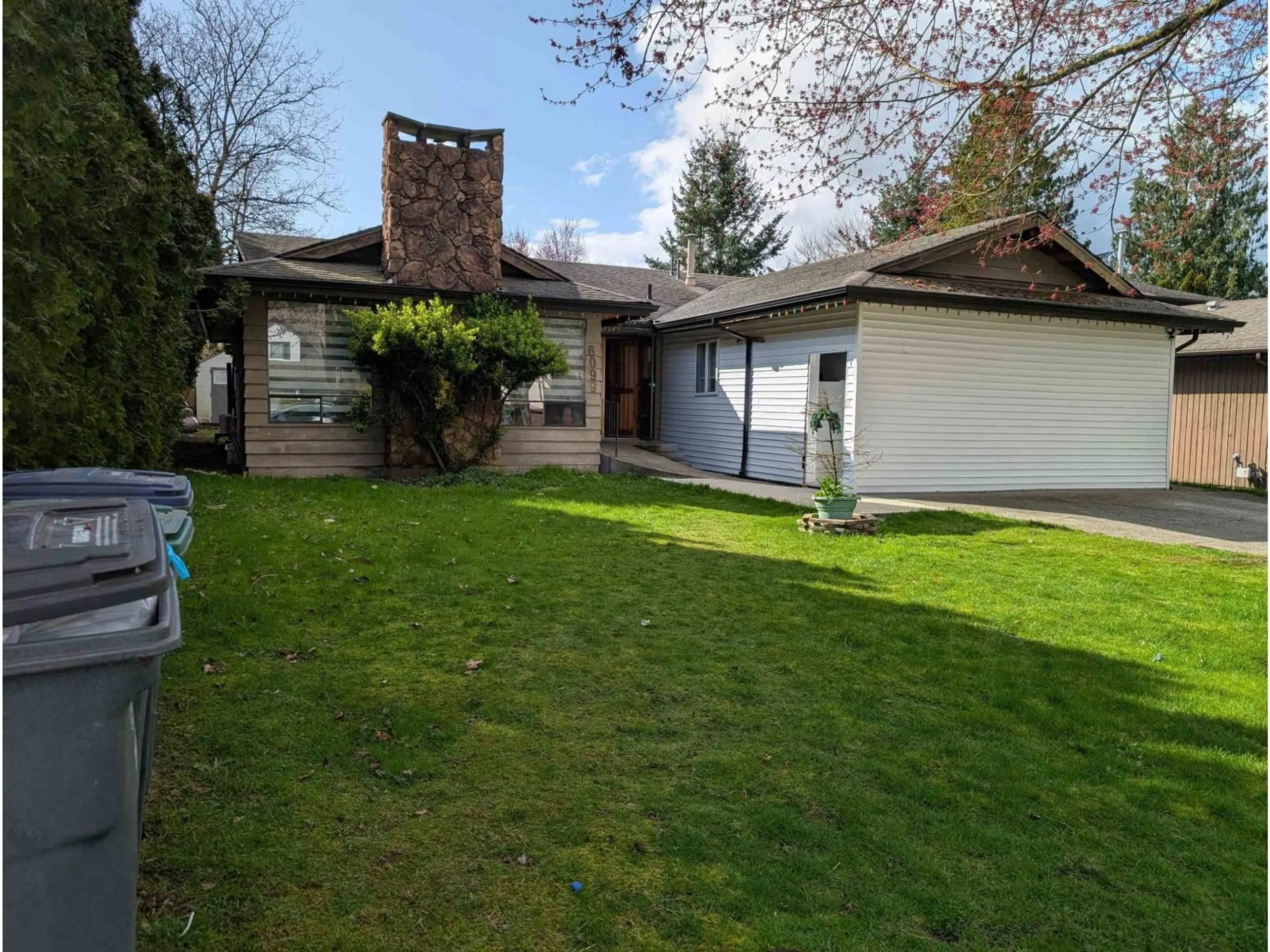 A pic from outside/outdoor area/front of a property/back of a property/a pic from drone, street for 6099 172, Surrey British Columbia V3W2M7