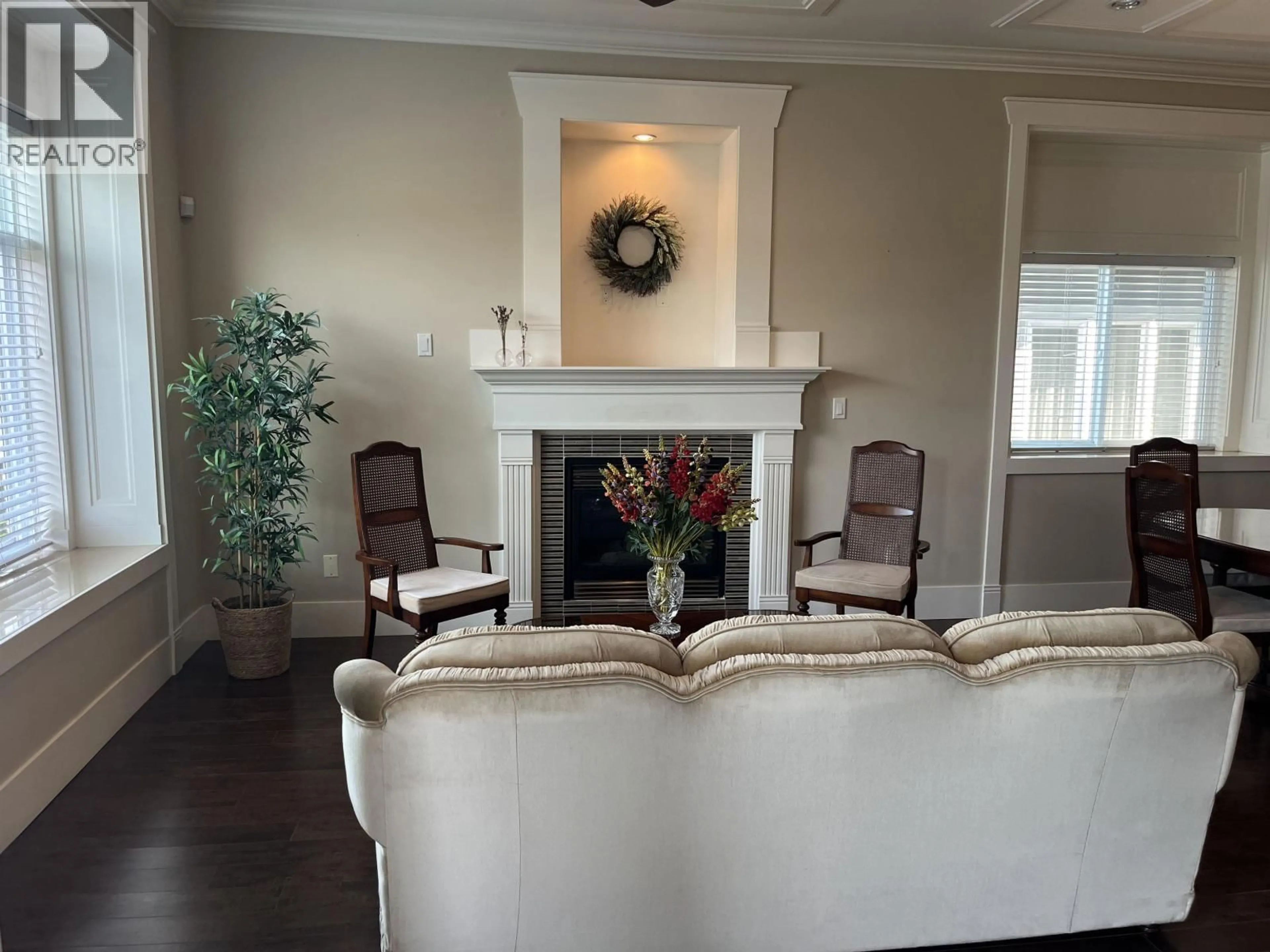 Living room with furniture, unknown for 3734 LINWOOD STREET, Burnaby British Columbia V5G1N5