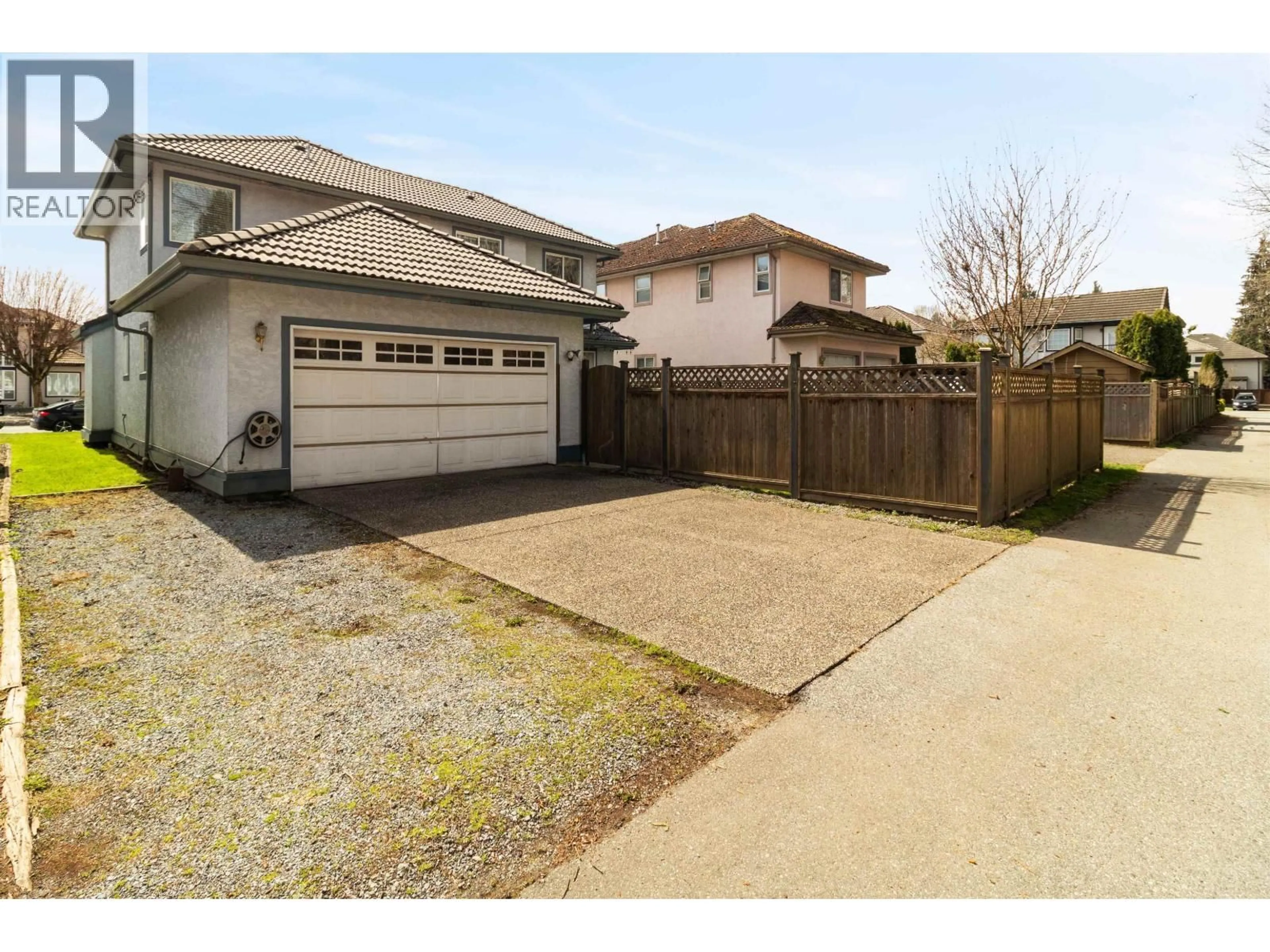 A pic from outside/outdoor area/front of a property/back of a property/a pic from drone, street for 939 RIVERSIDE DRIVE, Port Coquitlam British Columbia V3B7T6