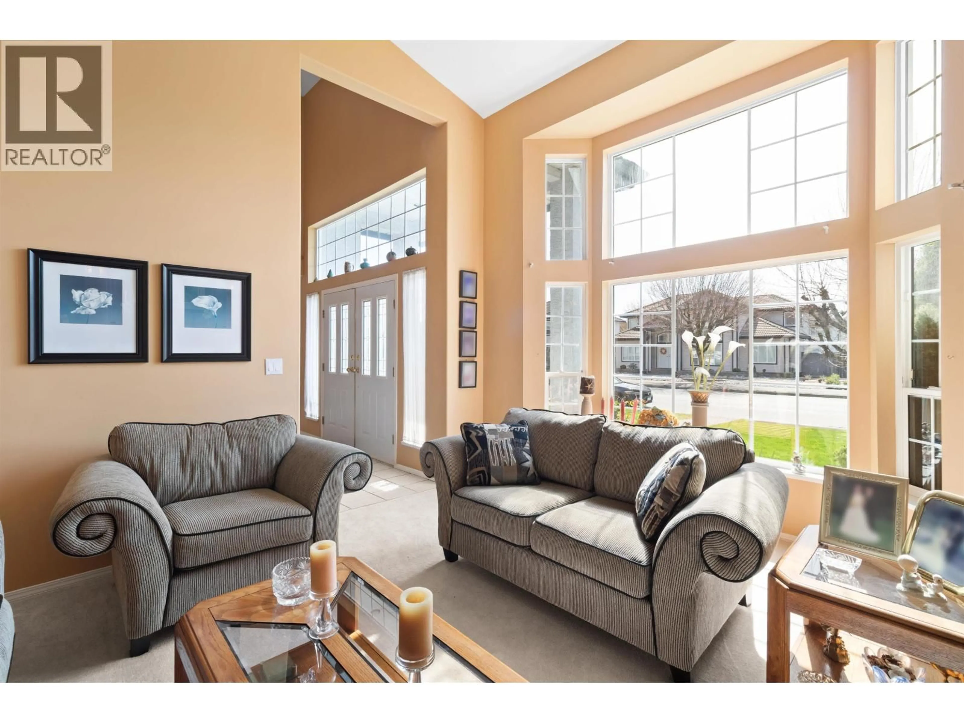 Living room with furniture, unknown for 939 RIVERSIDE DRIVE, Port Coquitlam British Columbia V3B7T6