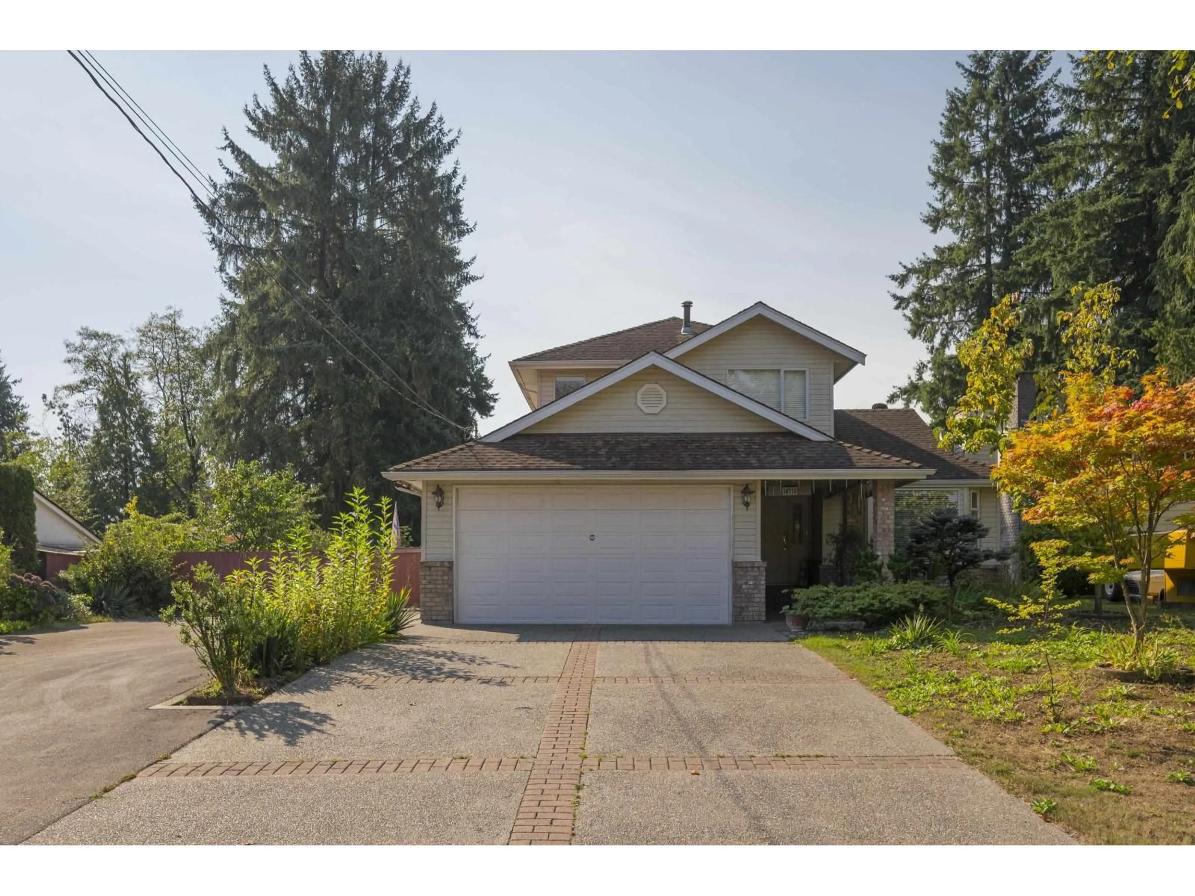 Home with vinyl exterior material, street for 14710 106, Surrey British Columbia V3R5Y1