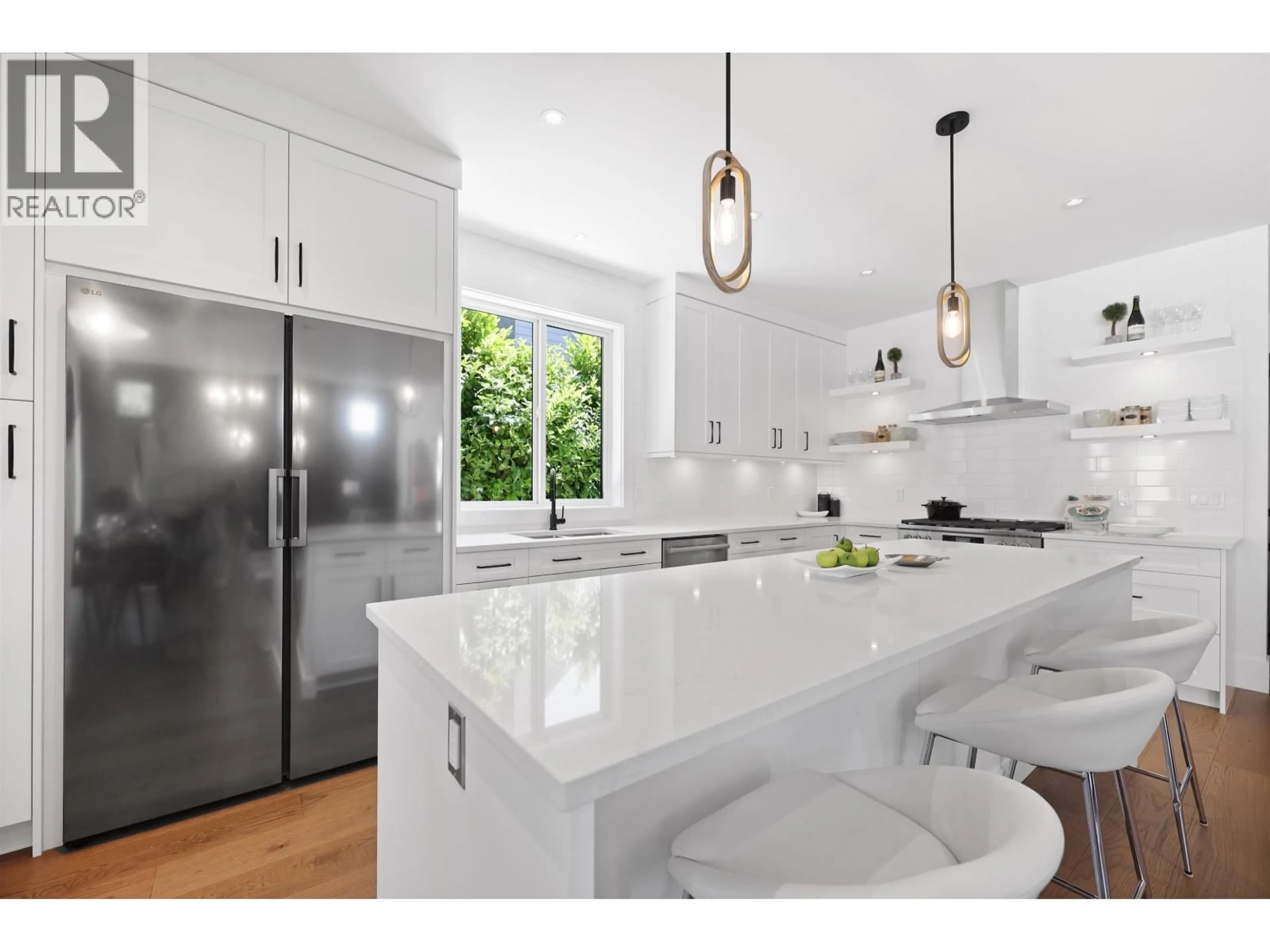 Contemporary kitchen, unknown for 338 24TH STREET, North Vancouver British Columbia V7M2C6