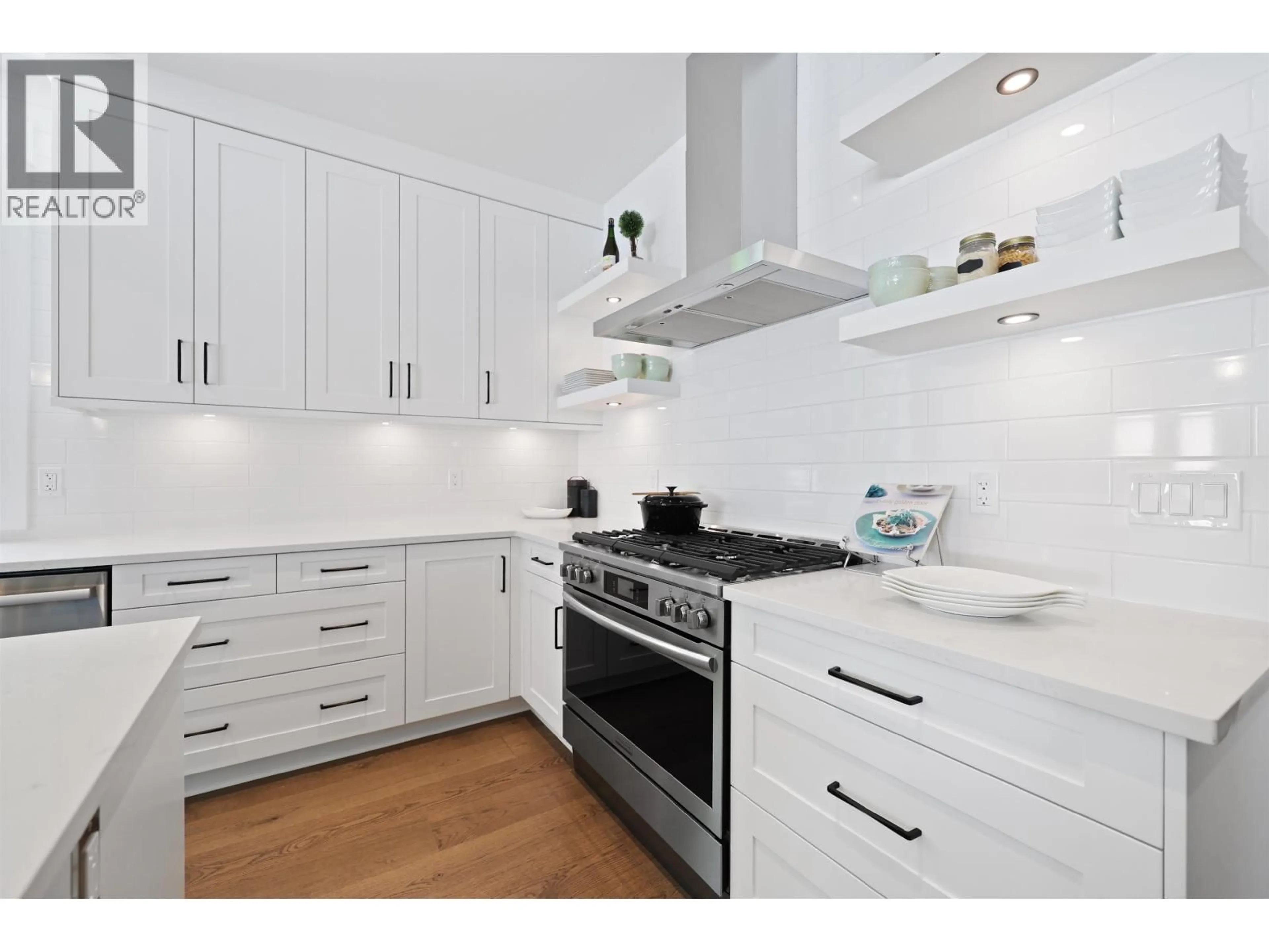 Unknown for 338 24TH STREET, North Vancouver British Columbia V7M2C6