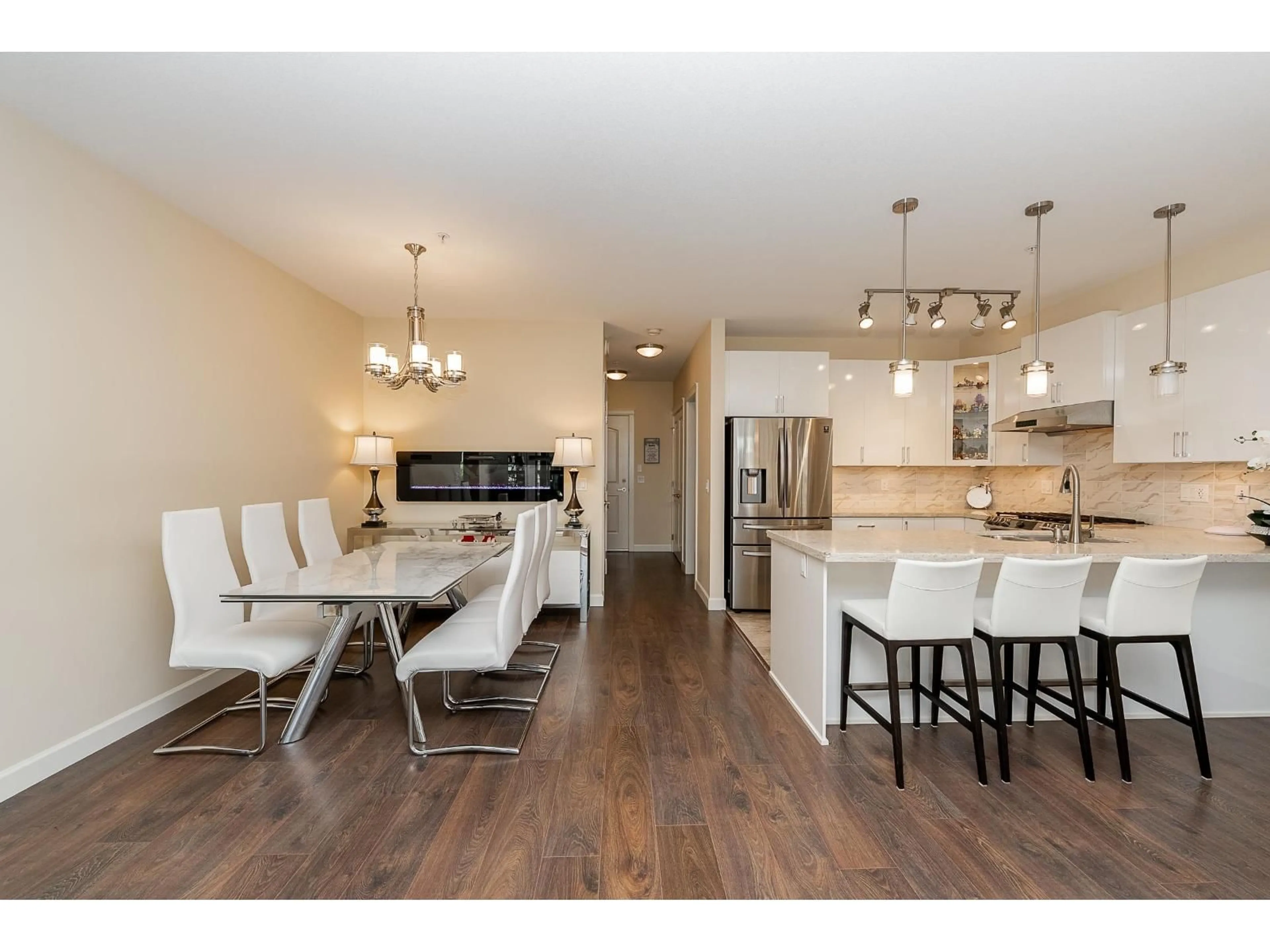 Open concept kitchen, wood/laminate floor for 506 - 8558 202B, Langley British Columbia V2Y3L4