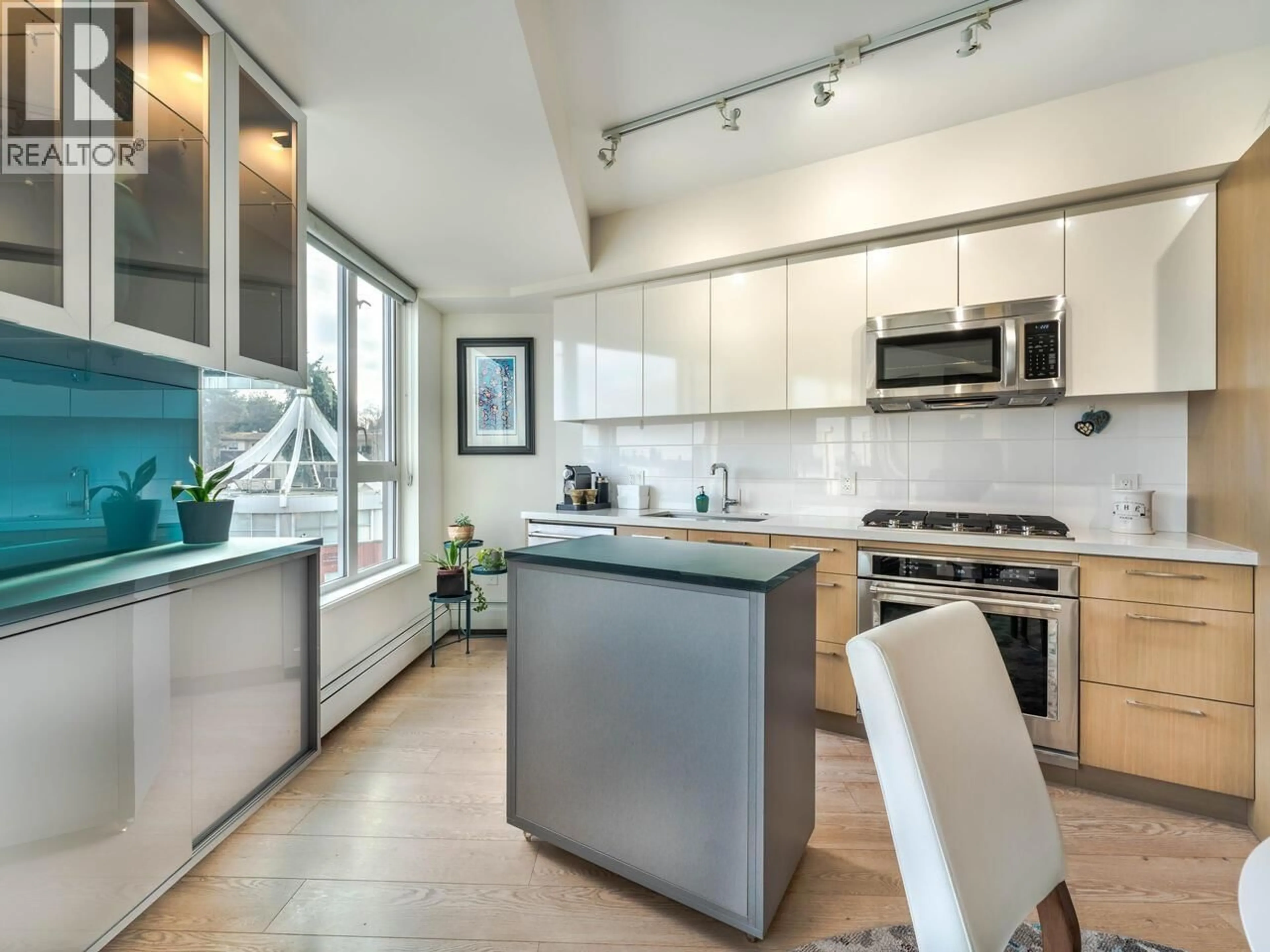 Open concept kitchen, unknown for 609 - 417 GREAT NORTHERN WAY, Vancouver British Columbia V5T0G7