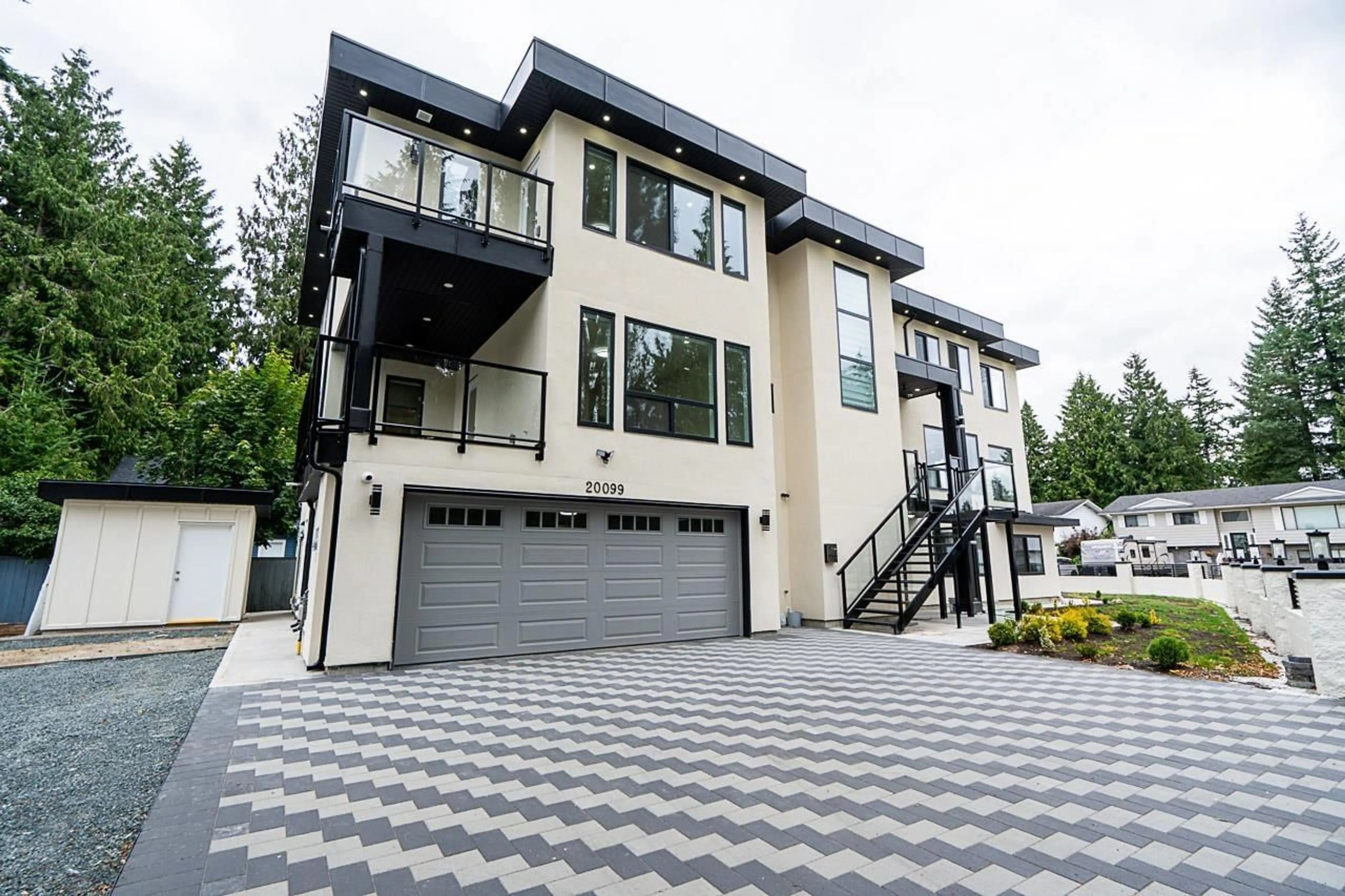 Home with vinyl exterior material, street for 20099 45, Langley British Columbia V3A6J1